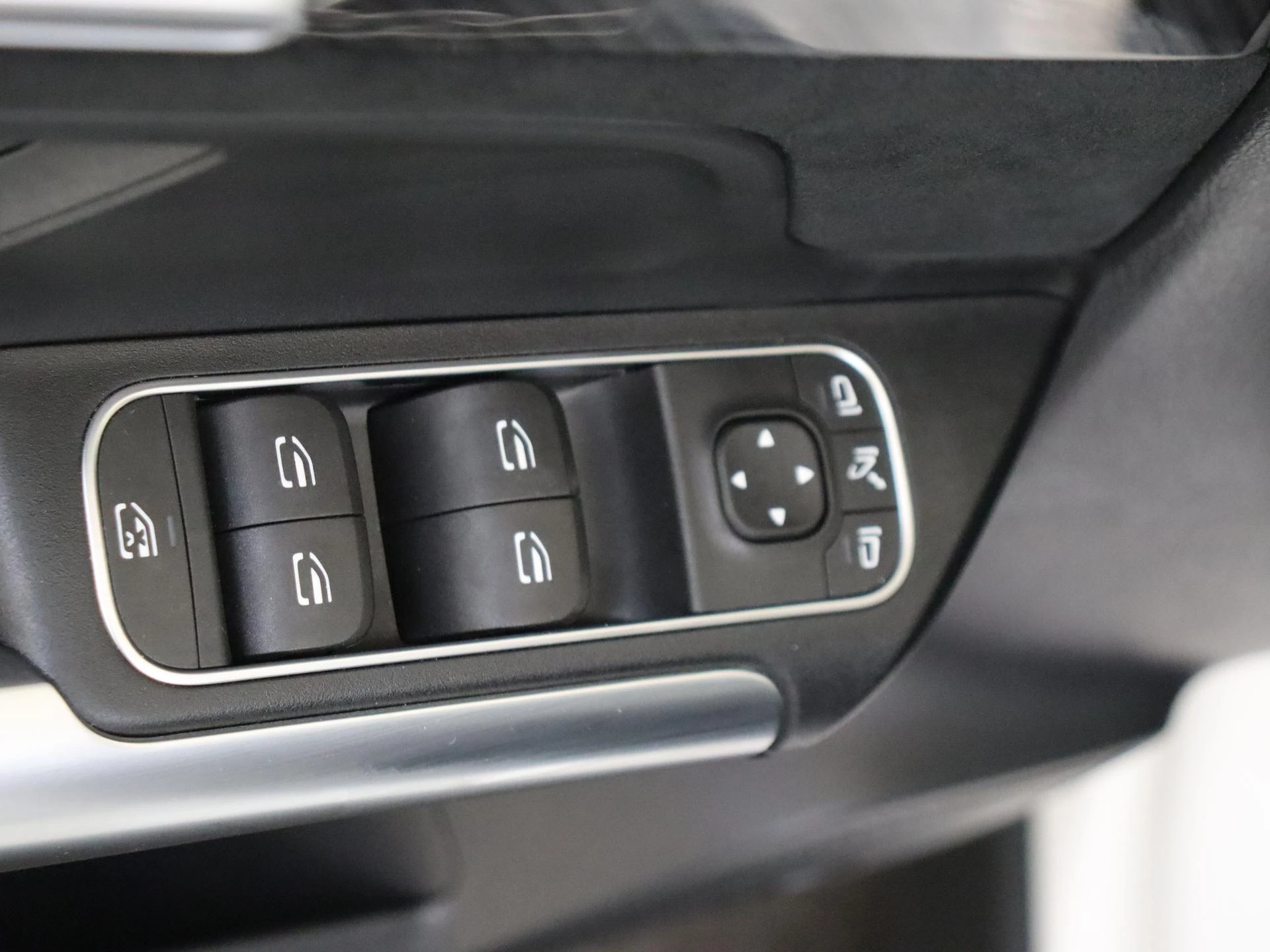 Mercedes-Benz-GLA-image-30