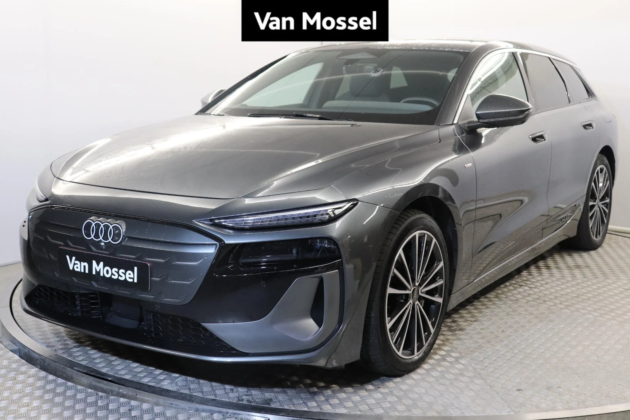 Audi-A6 Avant e-tron-image-0
