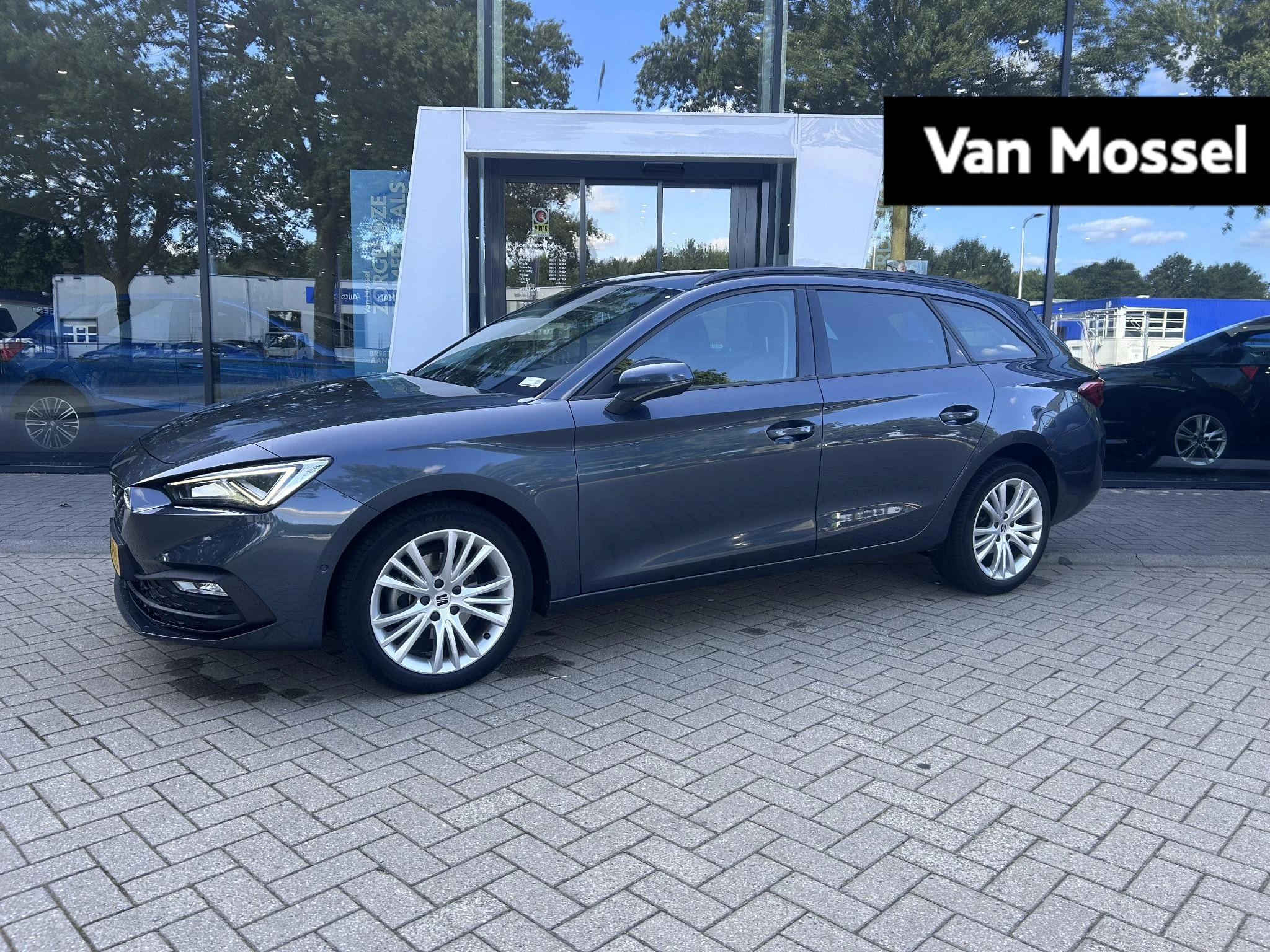 SEAT-Leon-image-0