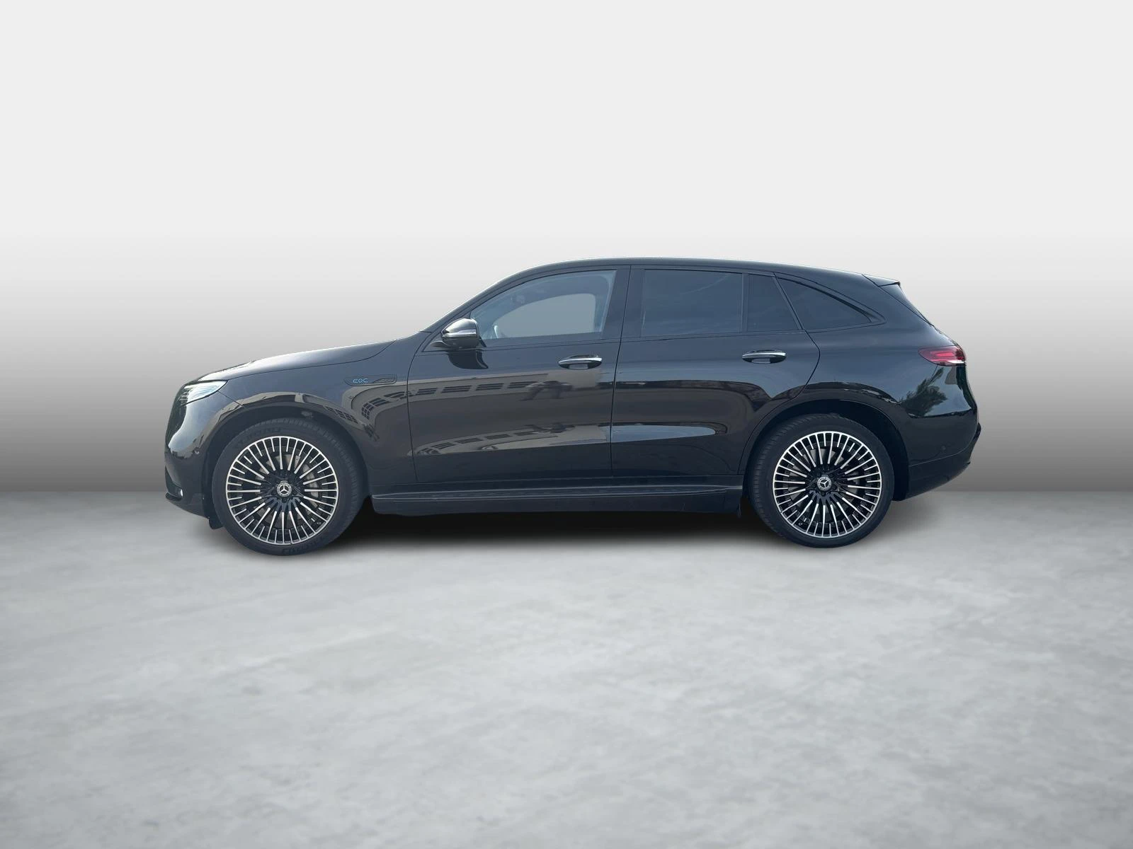 Mercedes-Benz-EQC-image-2