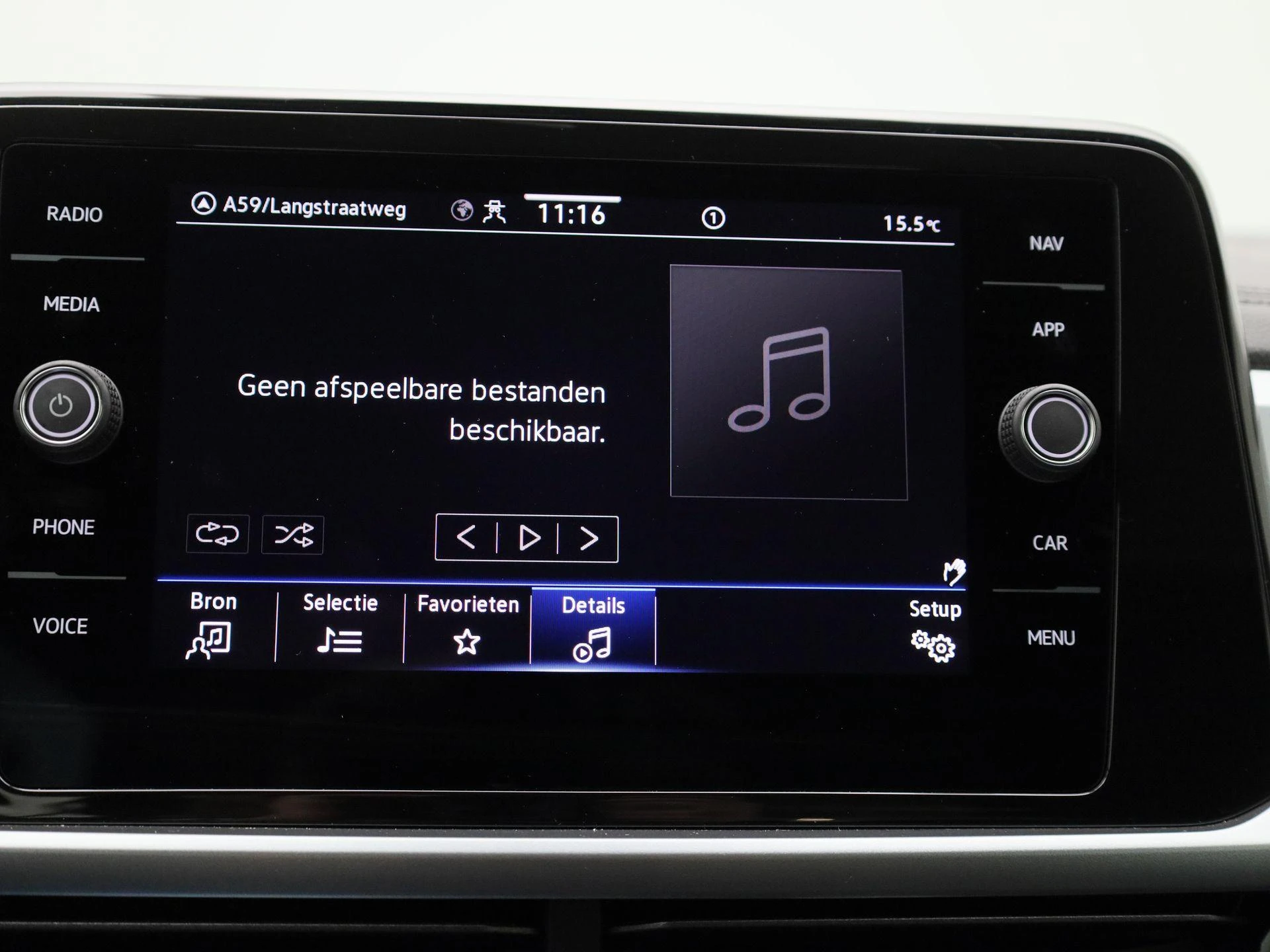 Volkswagen-T-Roc-image-18