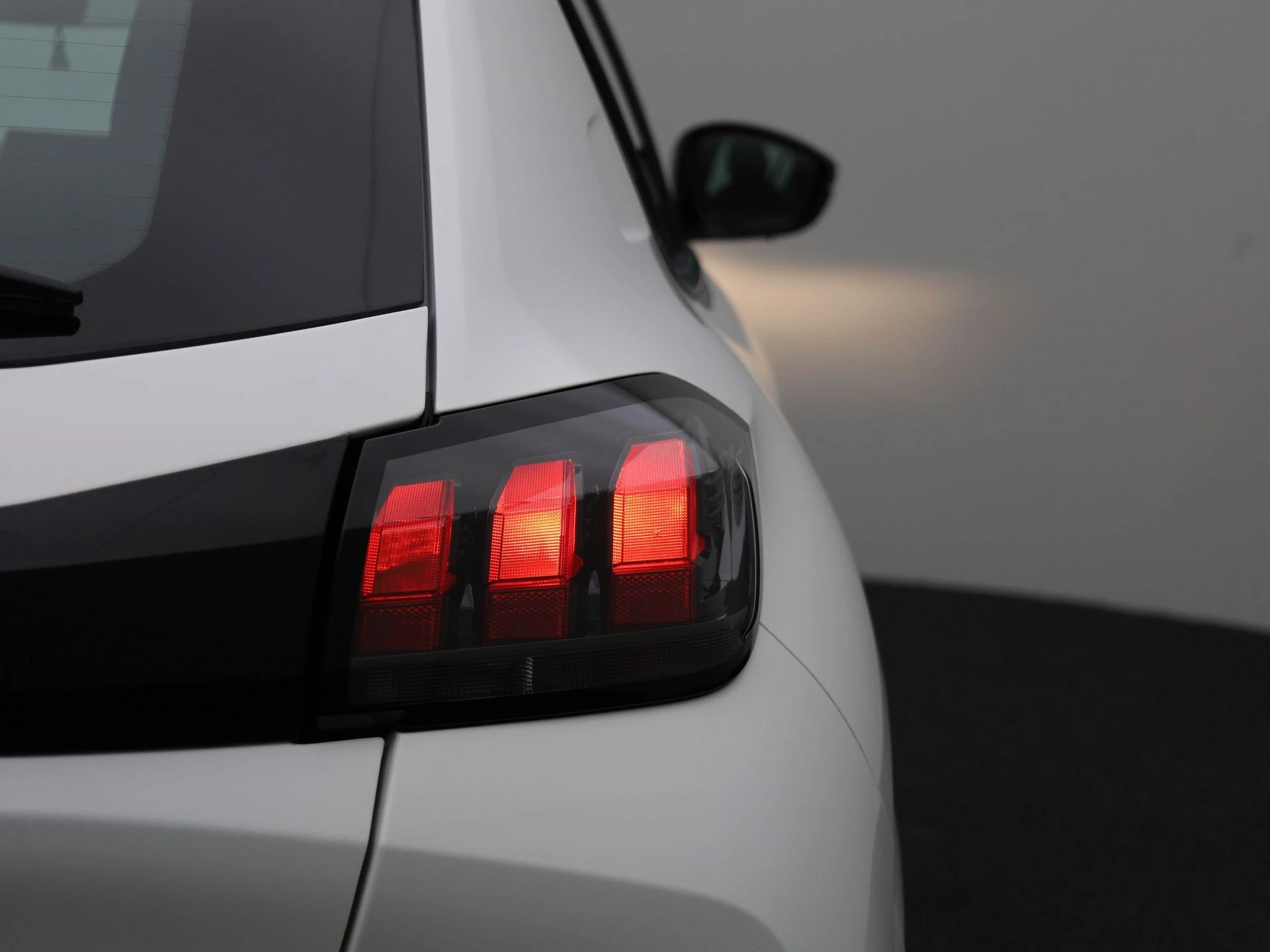 Peugeot-208-image-32