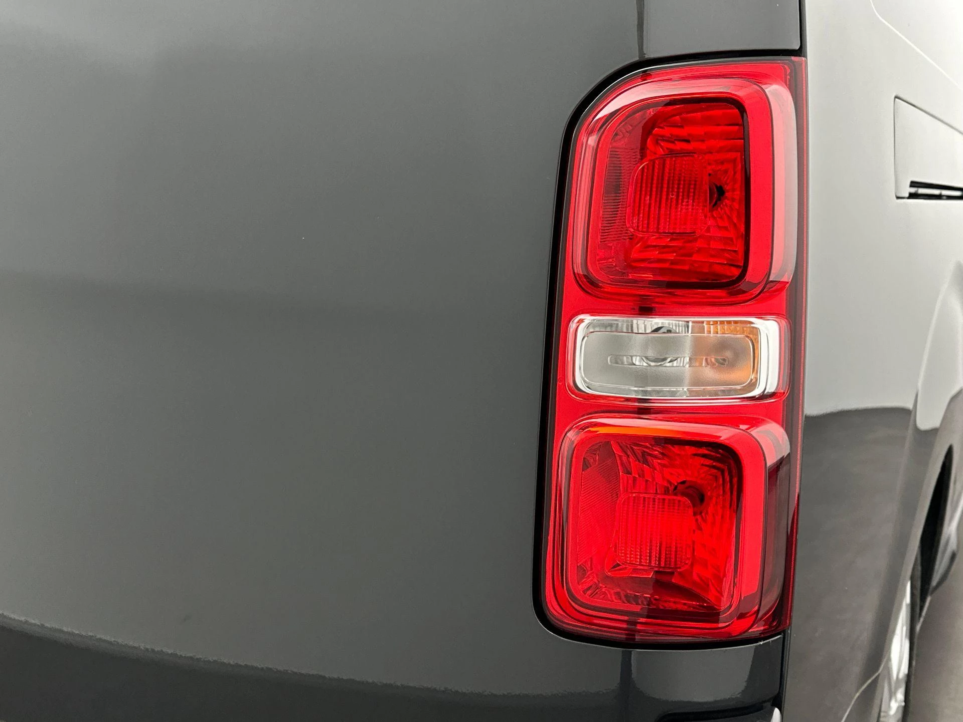 Opel-Vivaro-e-image-19