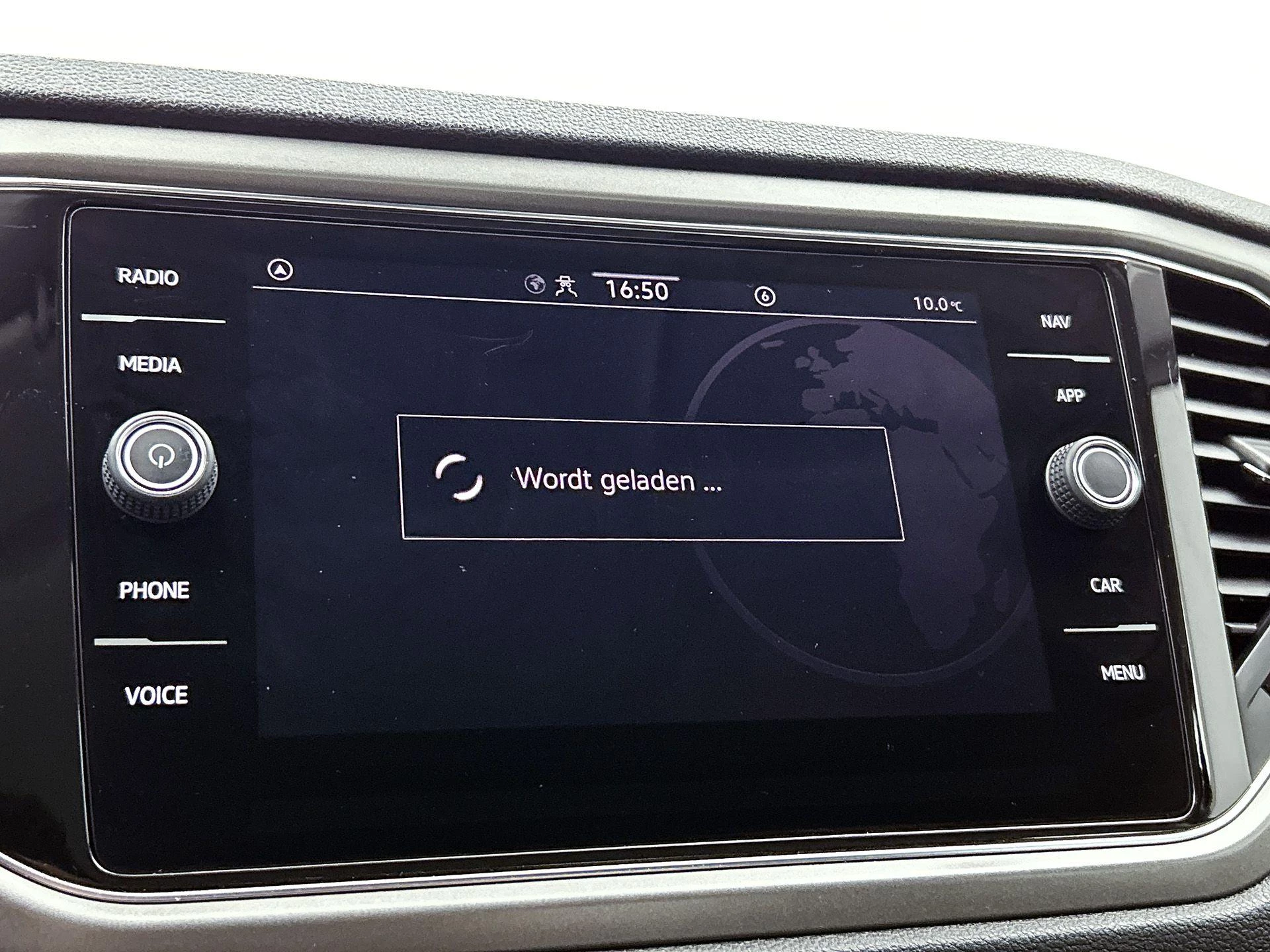 Volkswagen-T-Roc-image-6