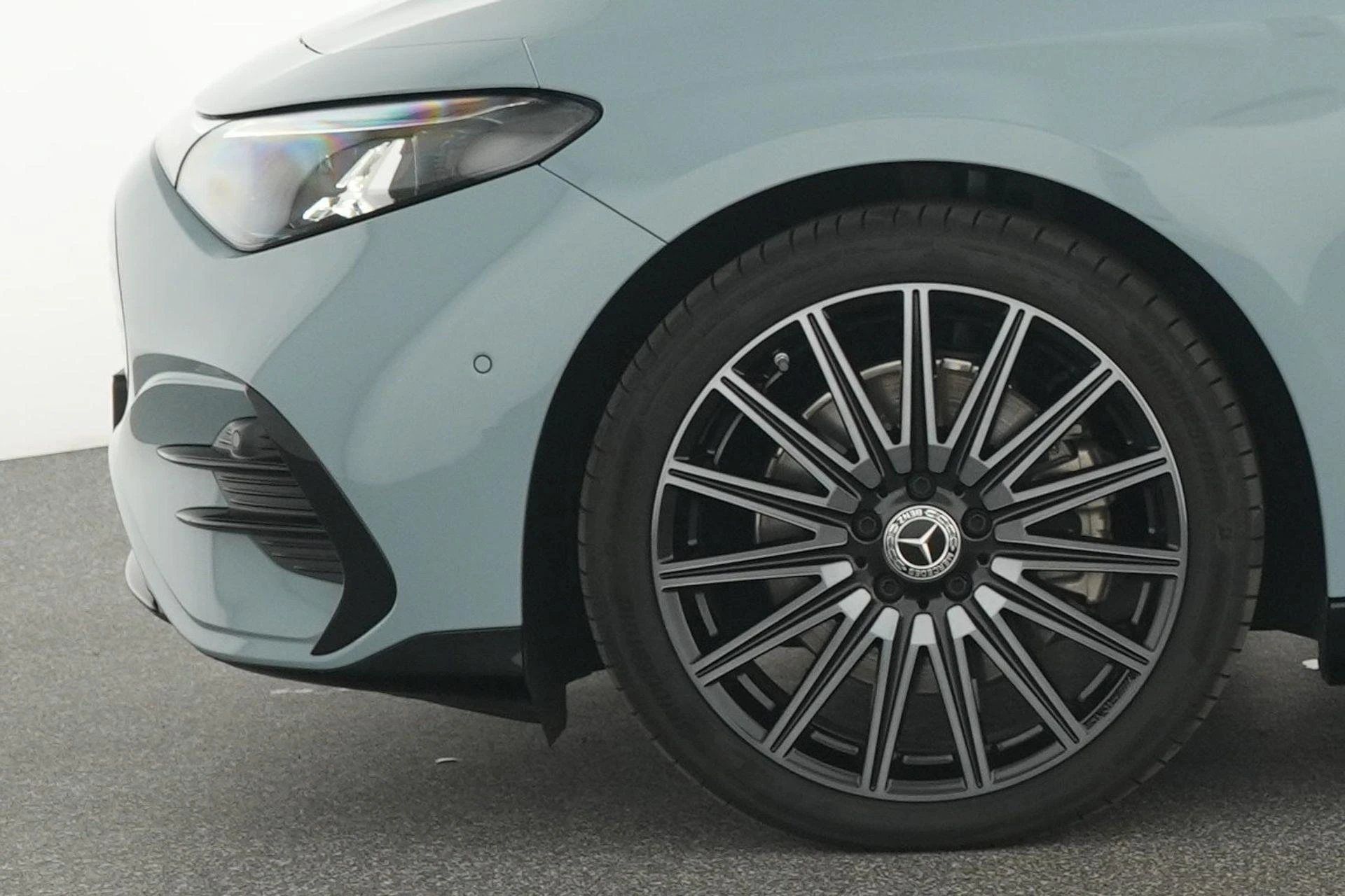 Mercedes-Benz-CLA-image-4