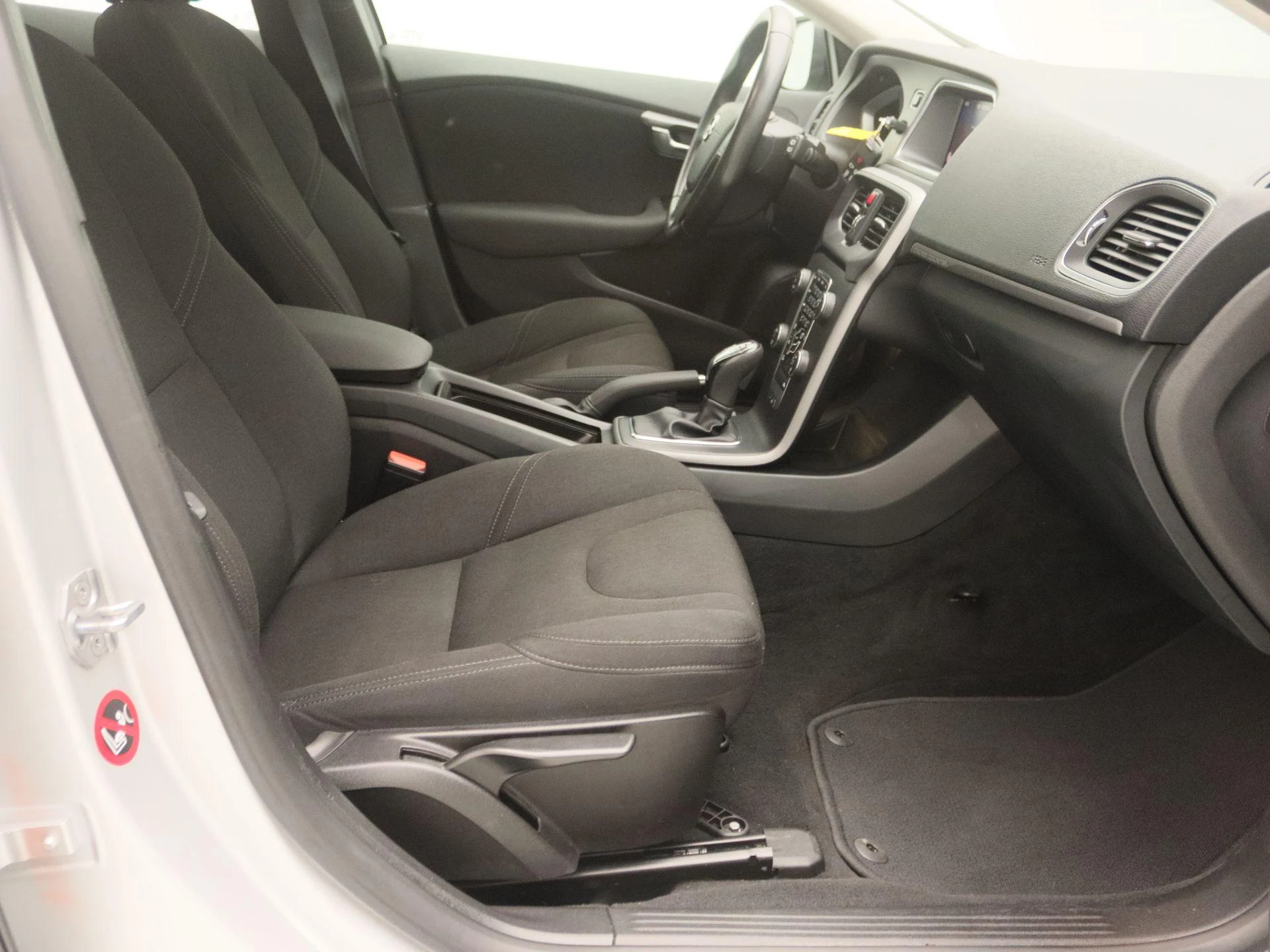 Volvo-V40-image-22