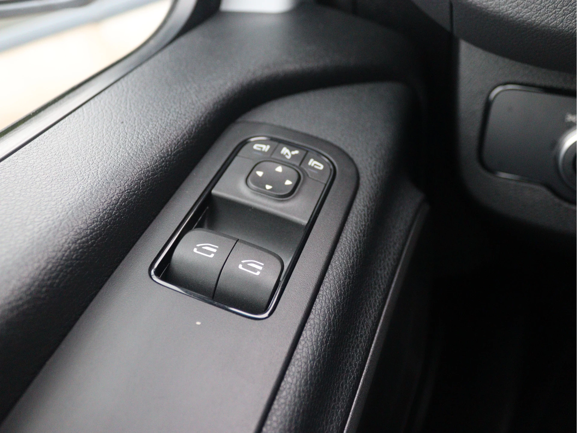 Mercedes-Benz-Sprinter-image-4