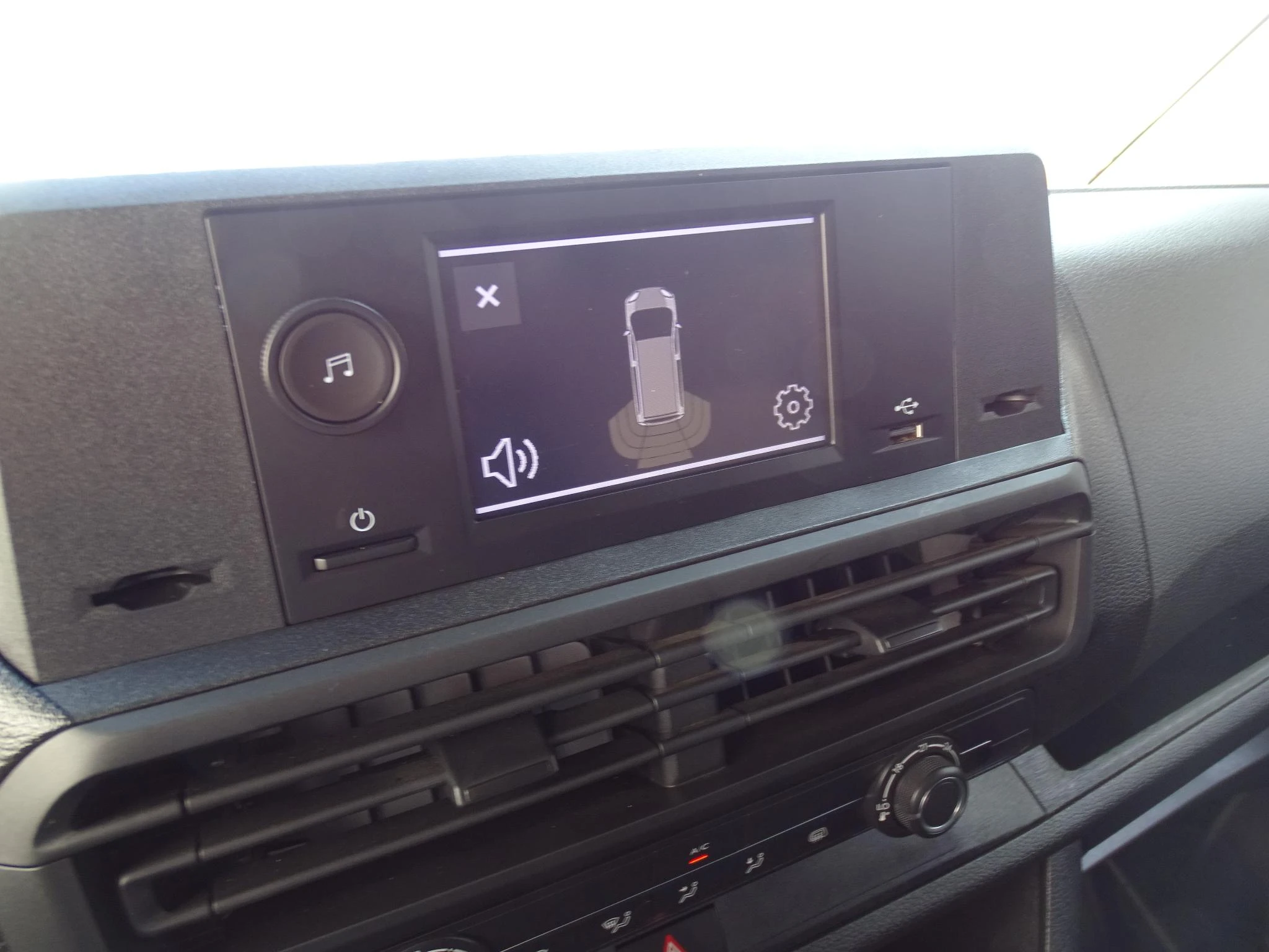 Opel-Vivaro-image-19