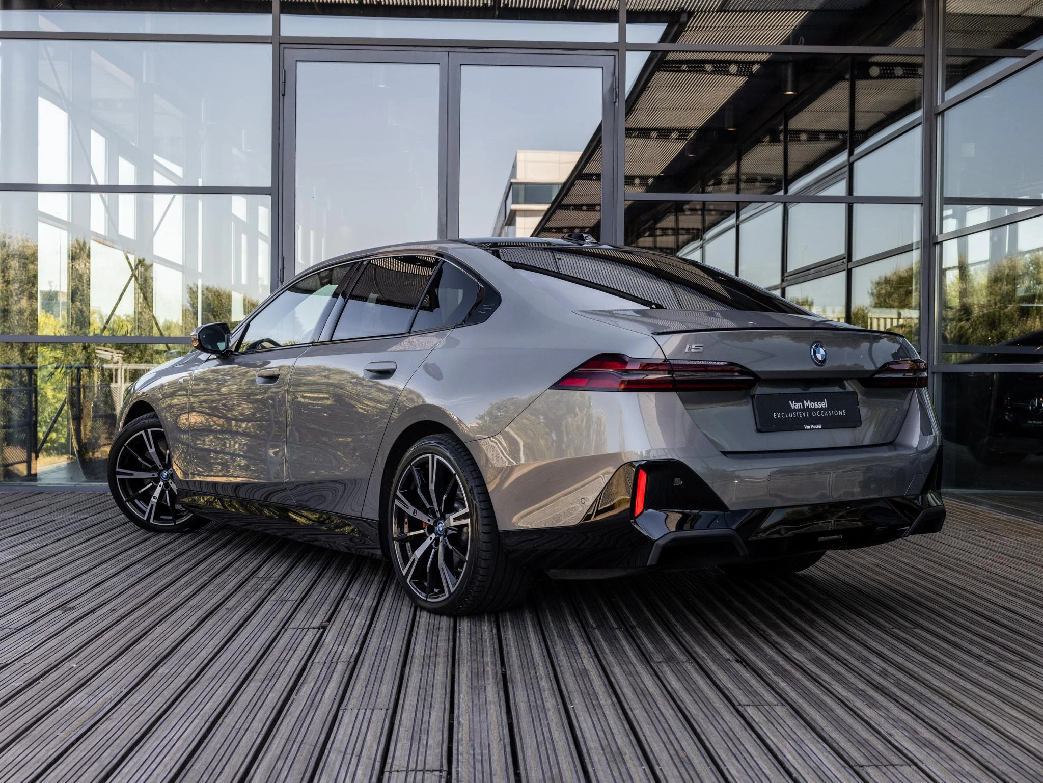 BMW-i5-image-10
