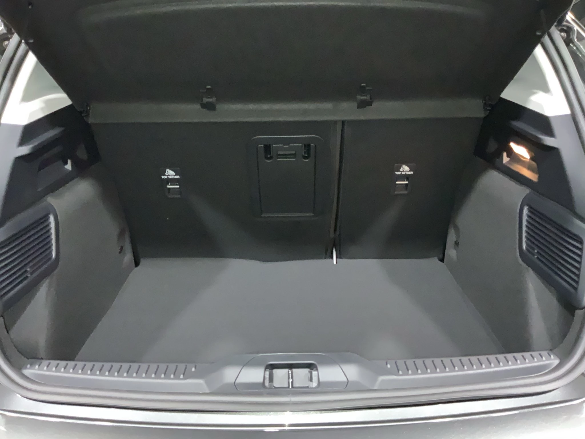 Ford Focus Titanium X Lim. 1.0 EcoBoost Hybrid 114kW(155PS) Aut. Panor.-Dach