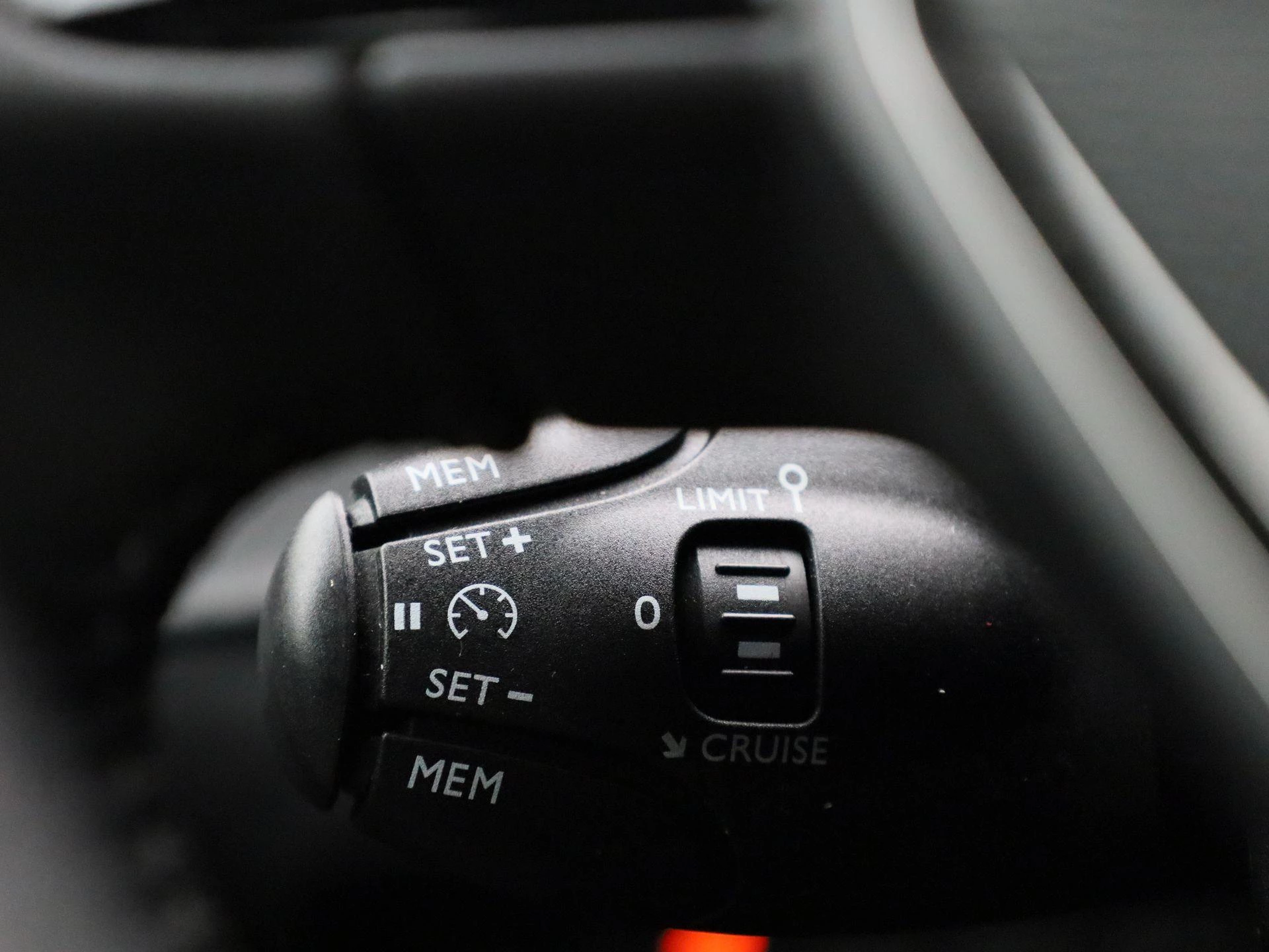 Peugeot-208-image-20