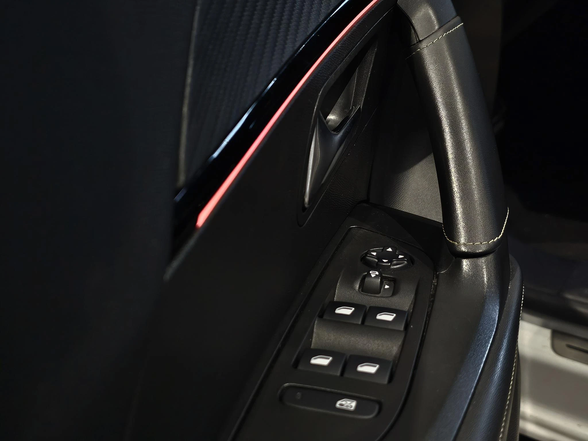 Peugeot-e-2008-image-8