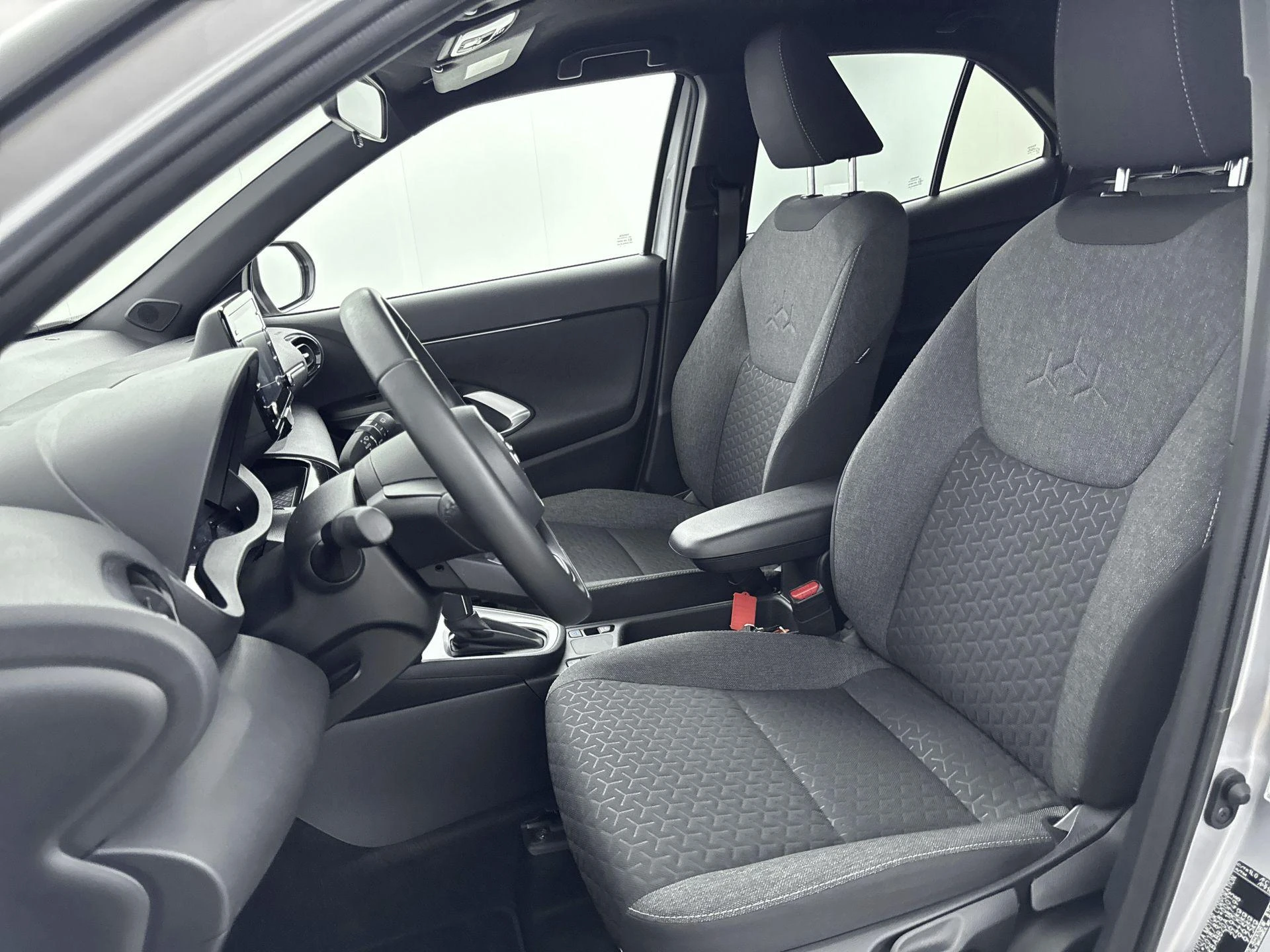 Toyota-Yaris Cross-image-23