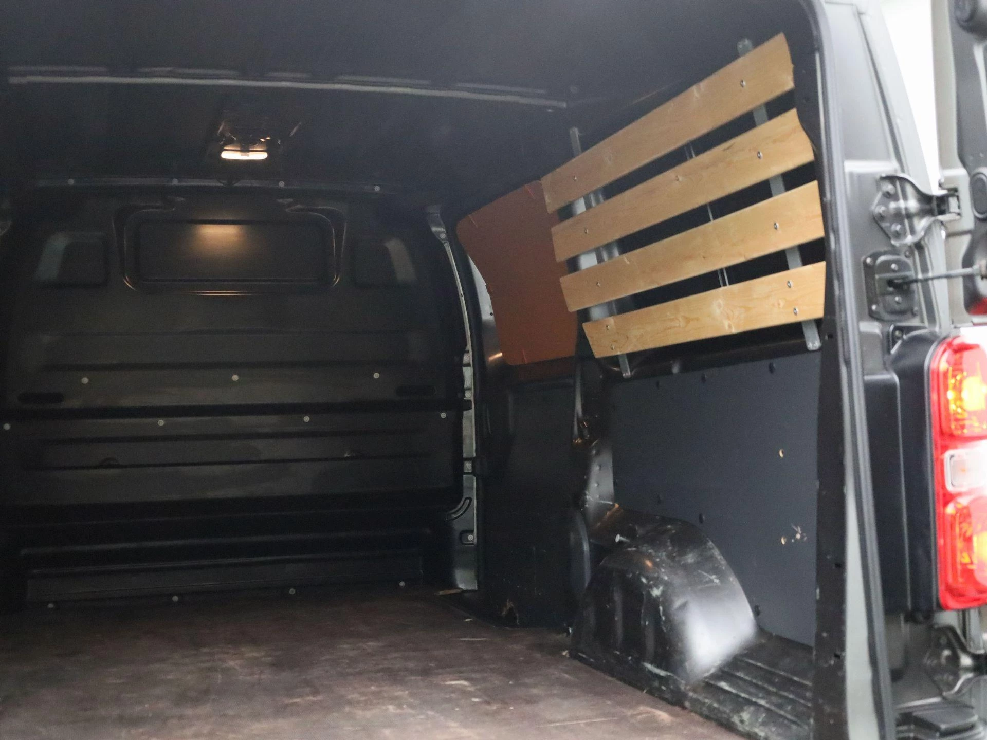 Opel-Vivaro-image-13