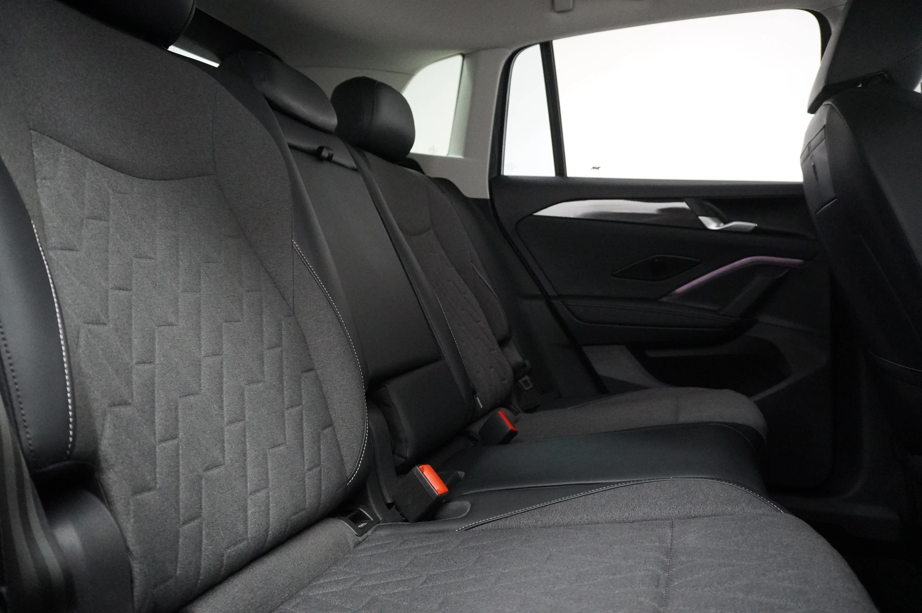 Volkswagen-Tiguan-image-13