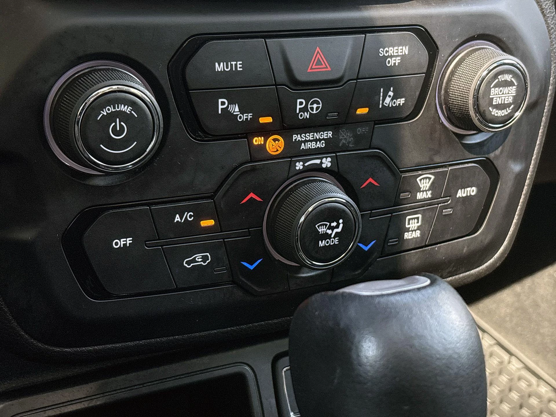 Jeep-Renegade-image-19