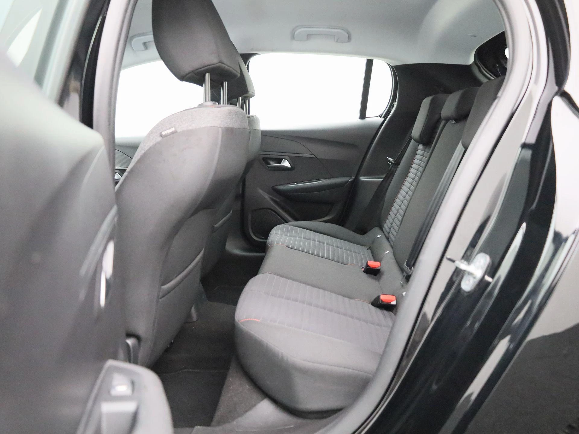 Peugeot-208-image-11