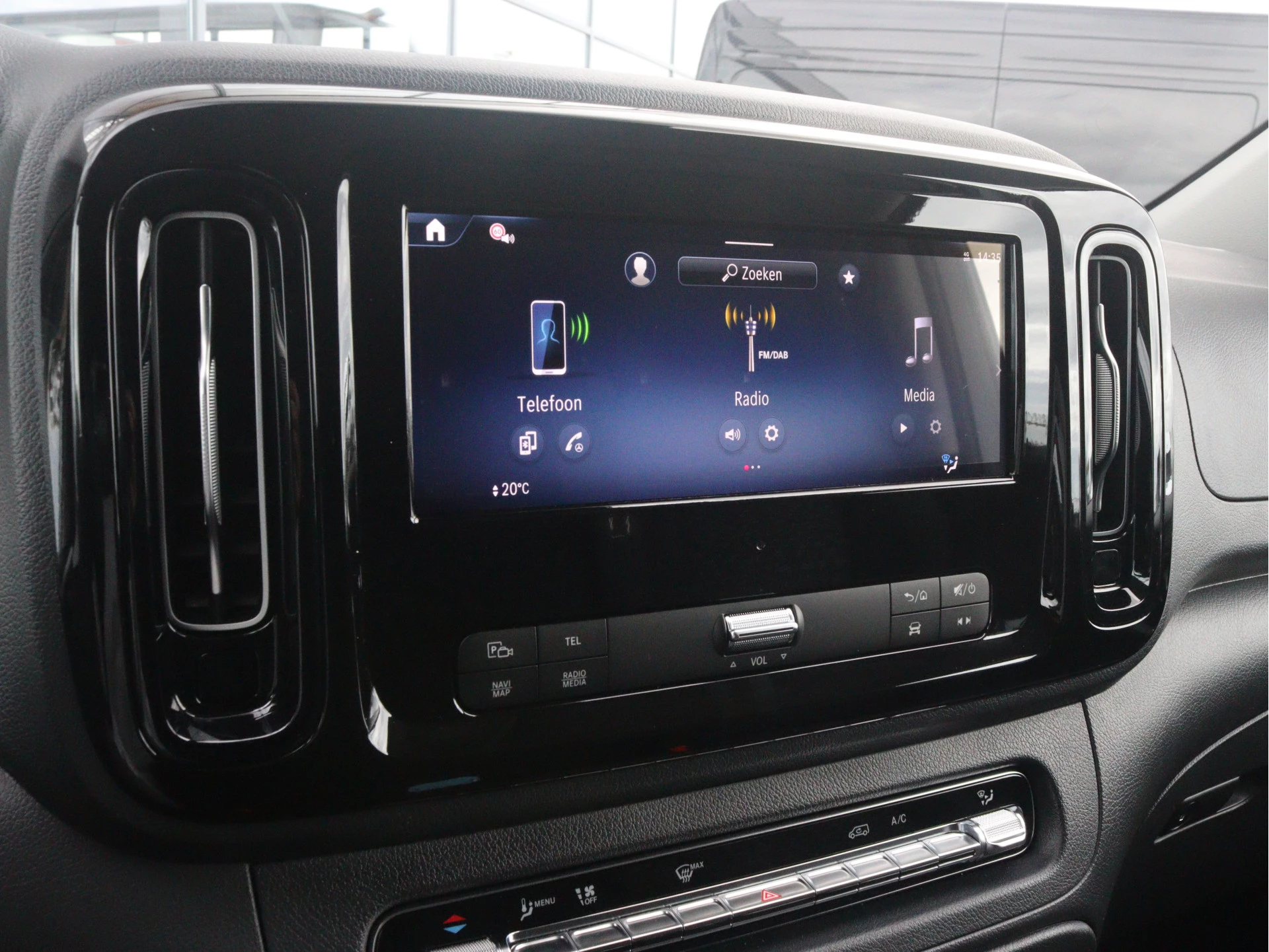 Mercedes-Benz-Vito-image-8