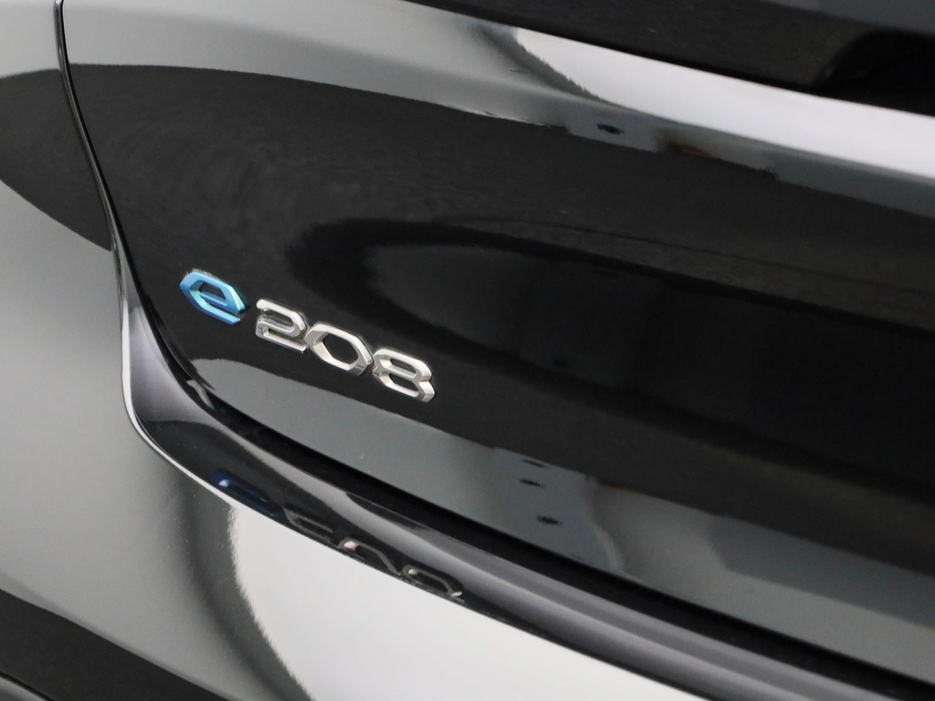 Peugeot-e-208-image-40