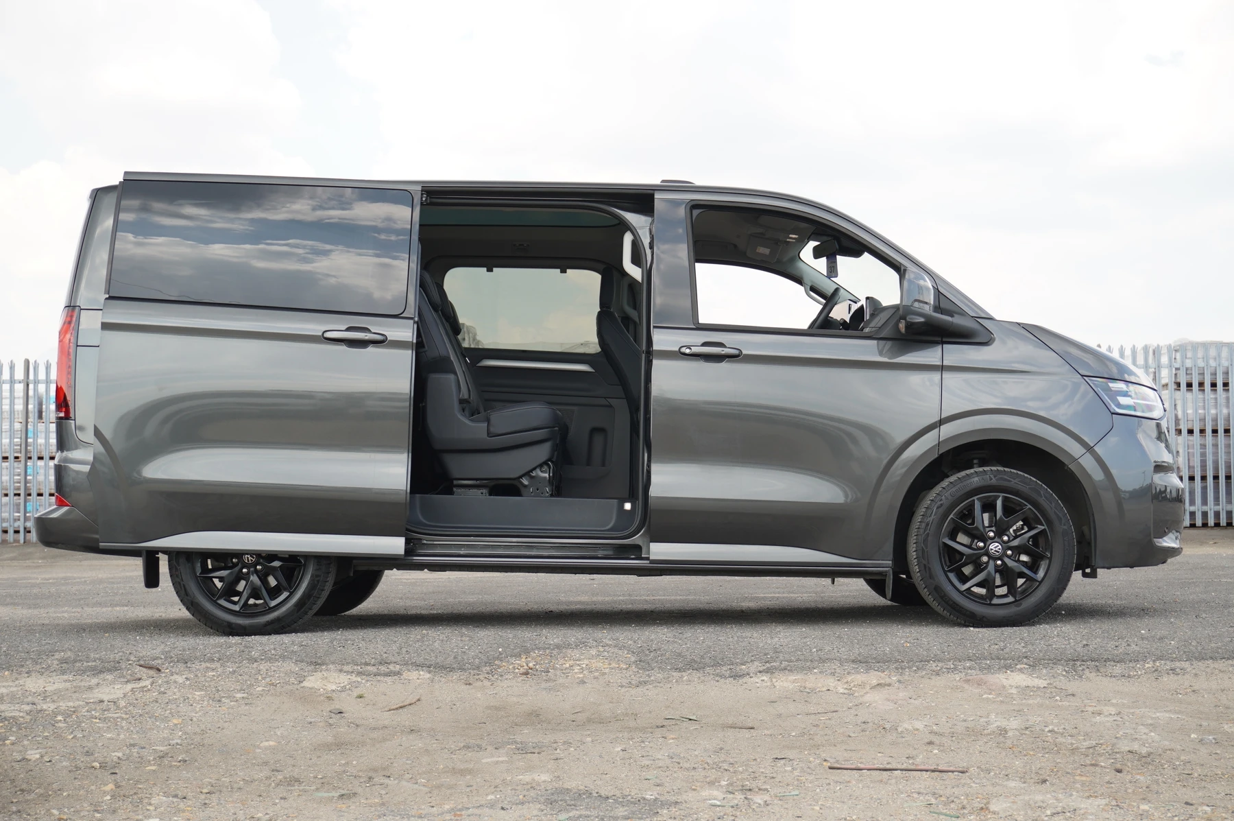 Volkswagen-Transporter-image-27