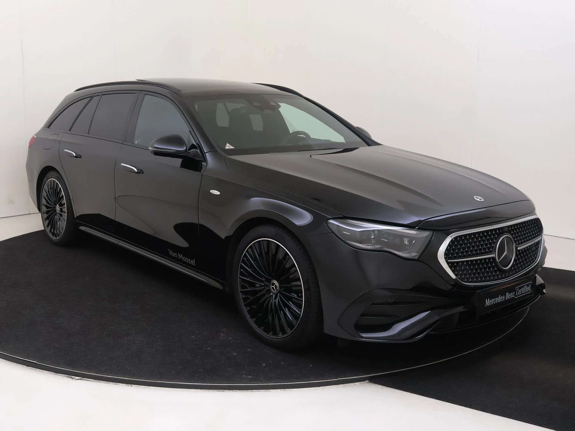 Mercedes-Benz-E-Klasse-image-1