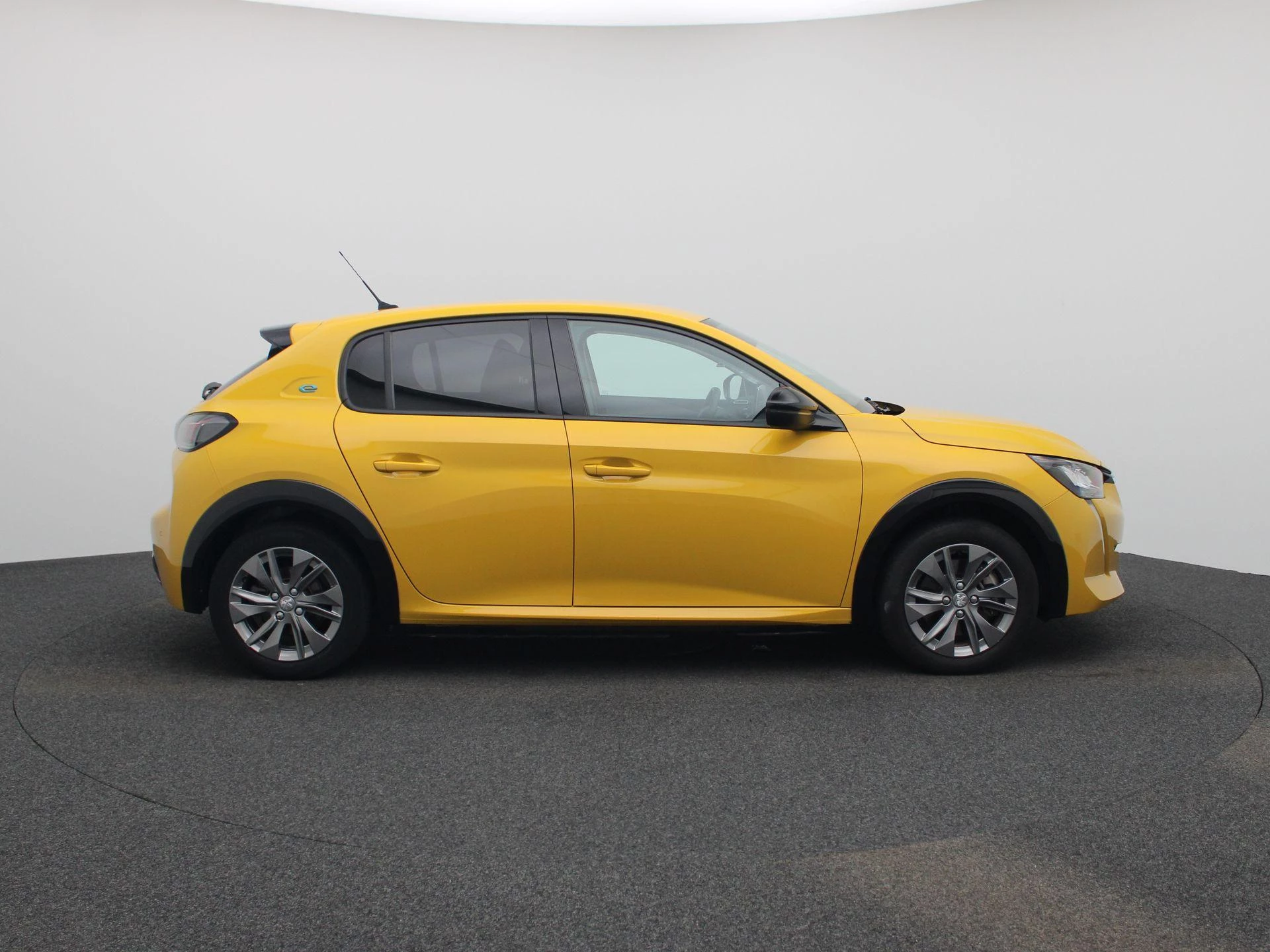 Peugeot-e-208-image-5