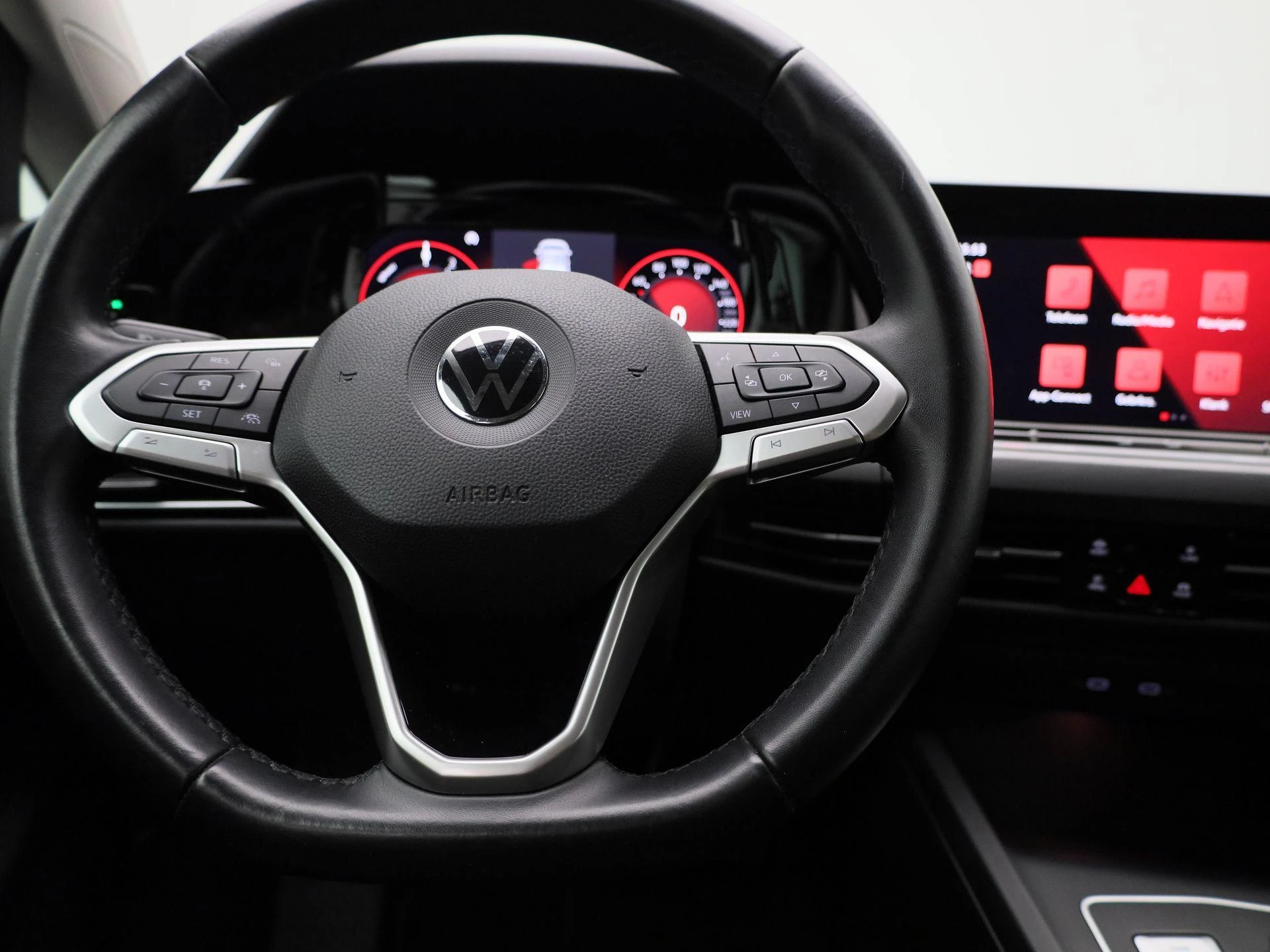 Volkswagen-Golf-image-6