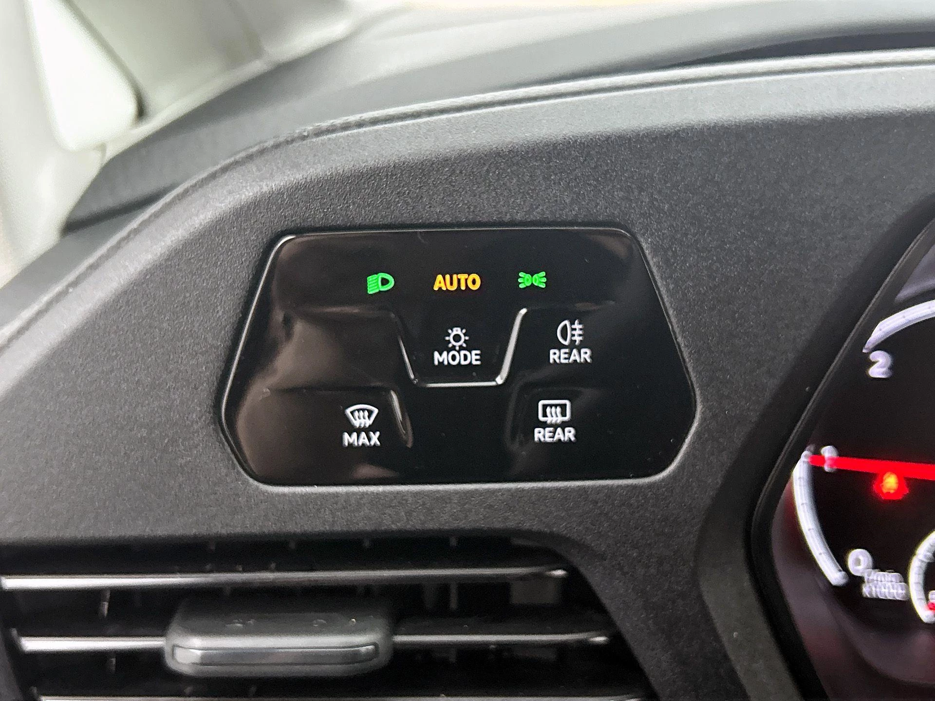 Volkswagen-Caddy-image-15