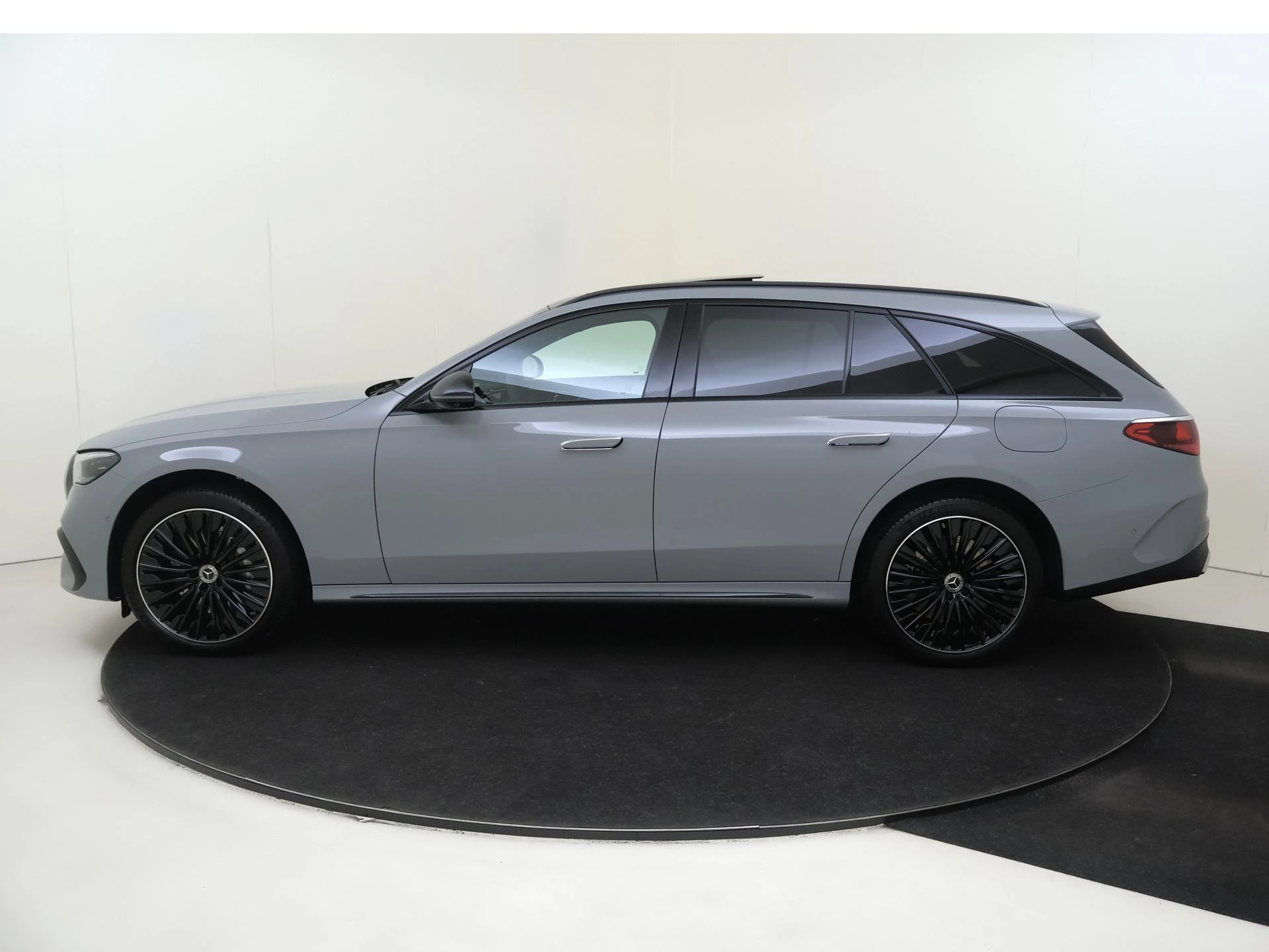 Mercedes-Benz-E-Klasse-image-6