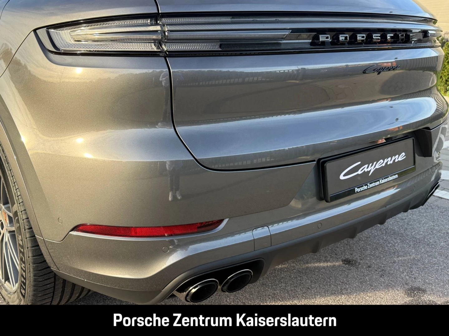 Porsche Cayenne E-Hybrid Black Edition HA-Lenkung 21-Zol black edition