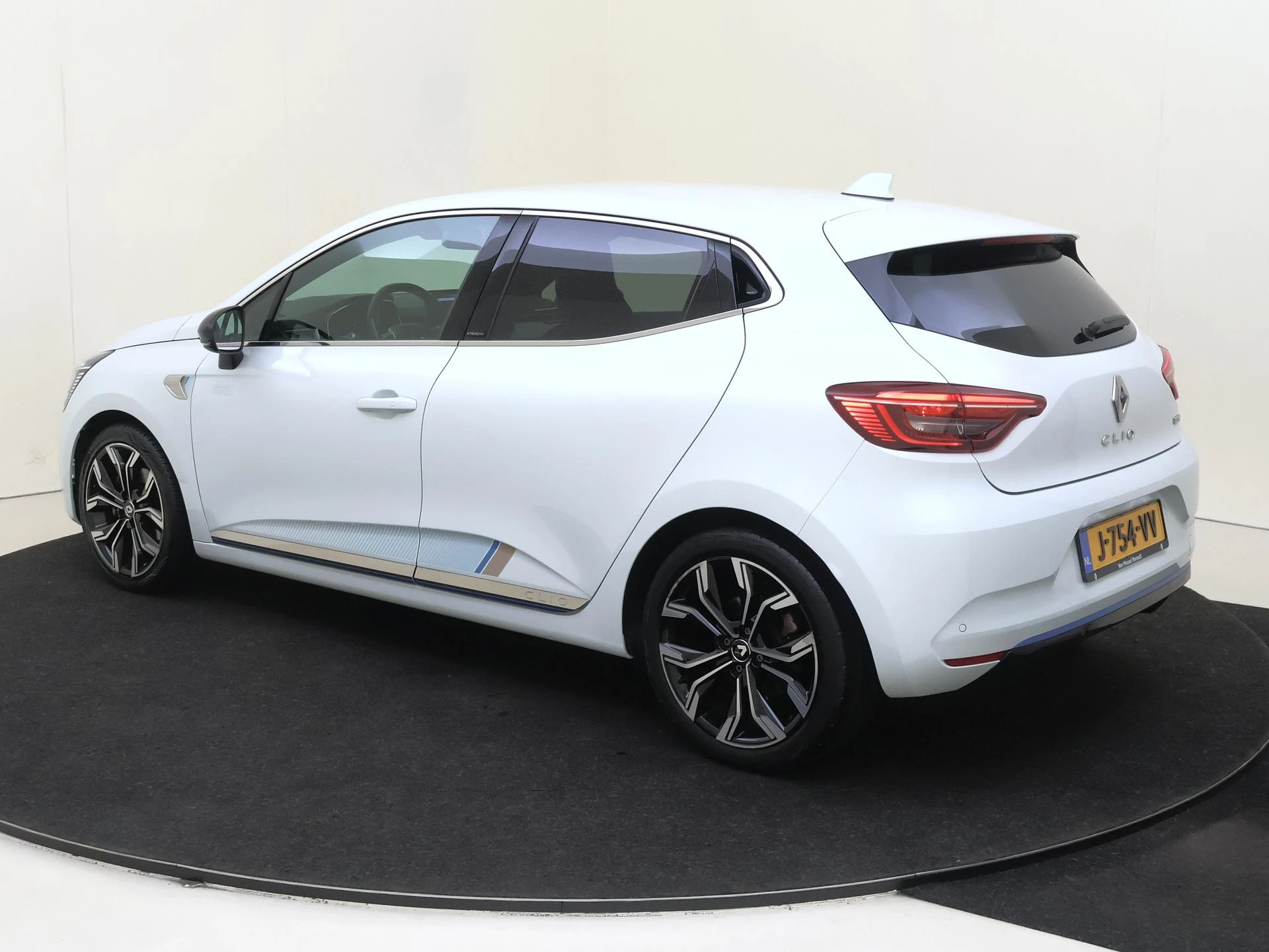 Renault-Clio-image-2