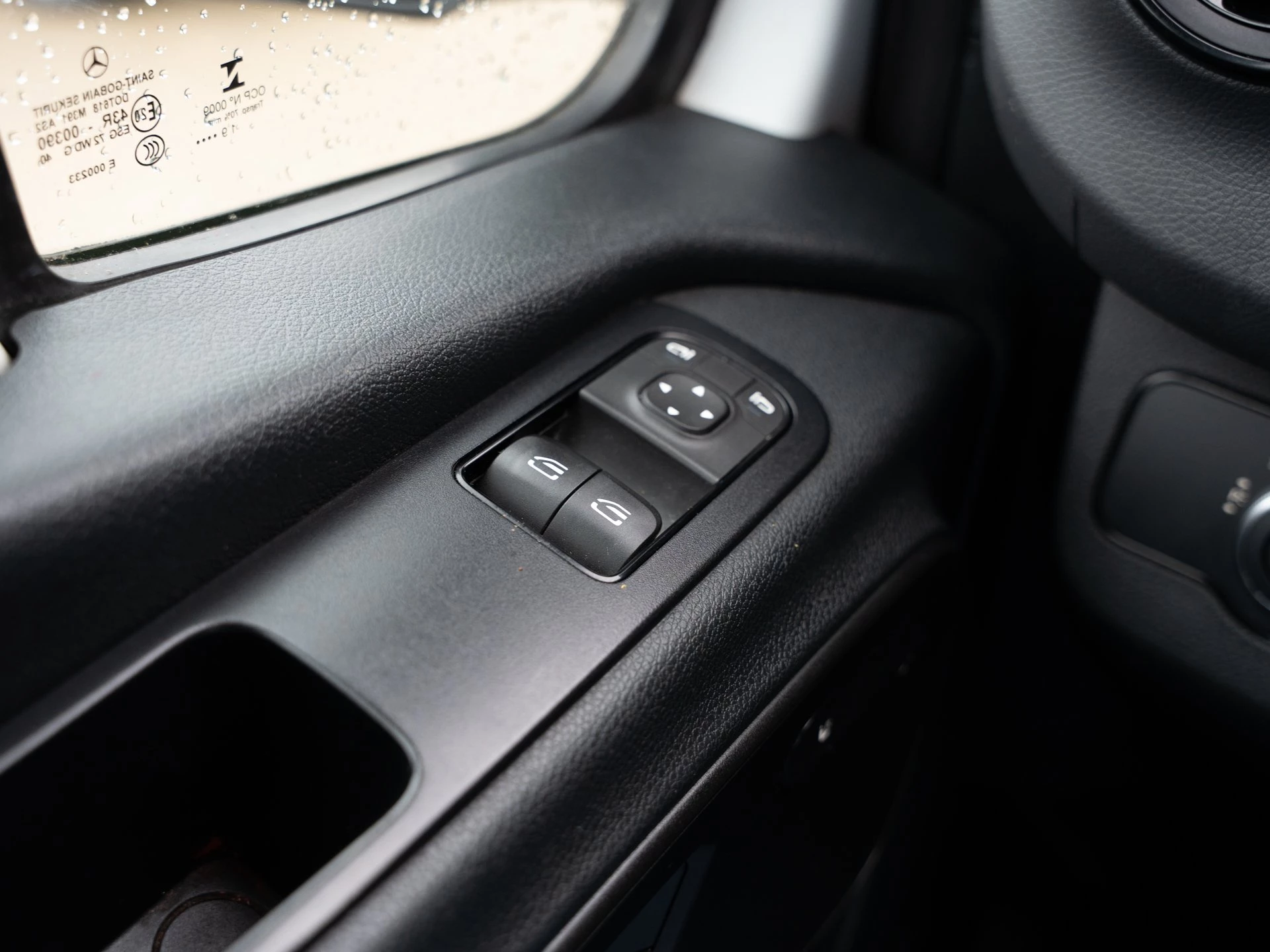 Mercedes-Benz-Sprinter-image-12