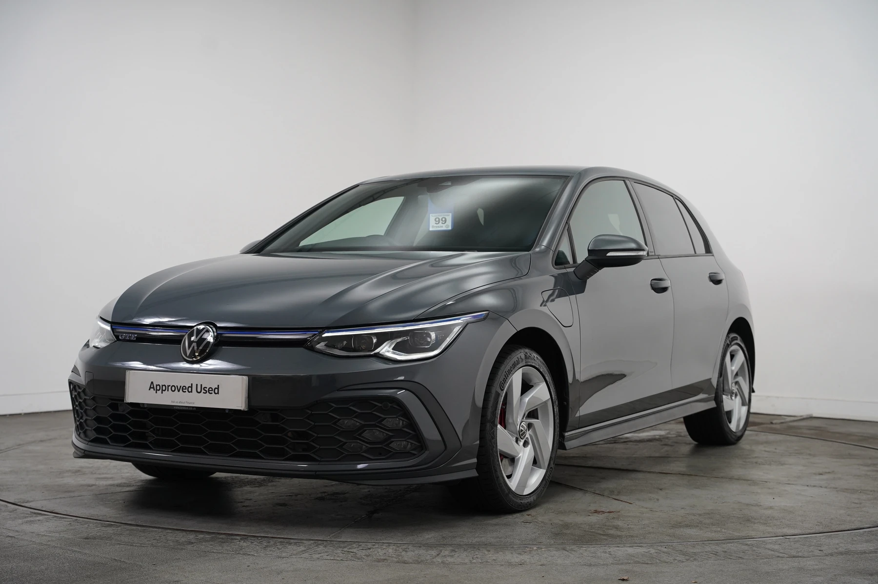 Volkswagen-Golf-image-33
