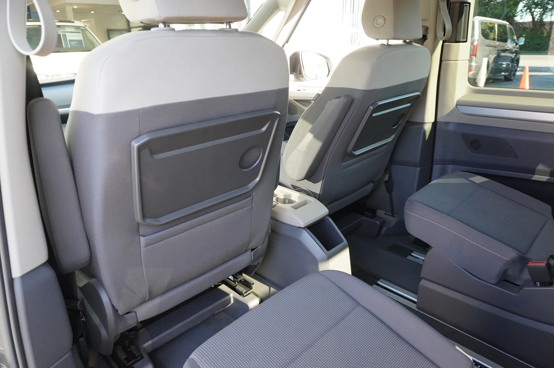 Volkswagen-Multivan-image-15