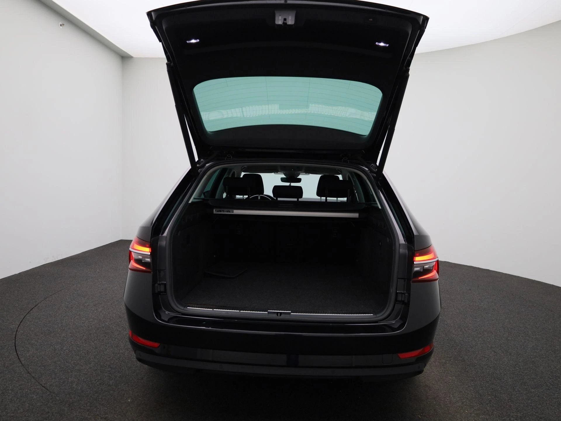 Škoda Superb 1.4 TSI iV DSG STYLE COMBI