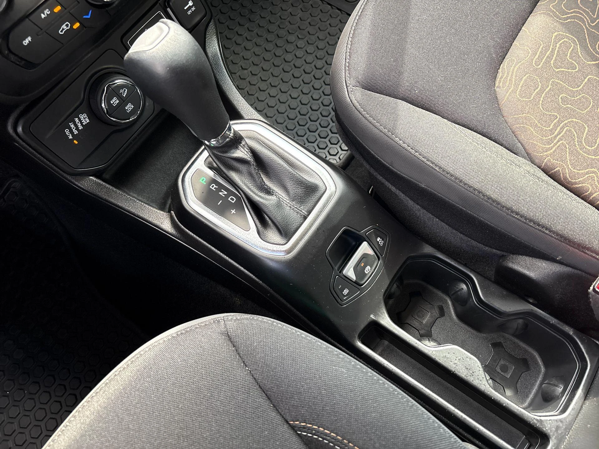 Jeep-Renegade-image-14