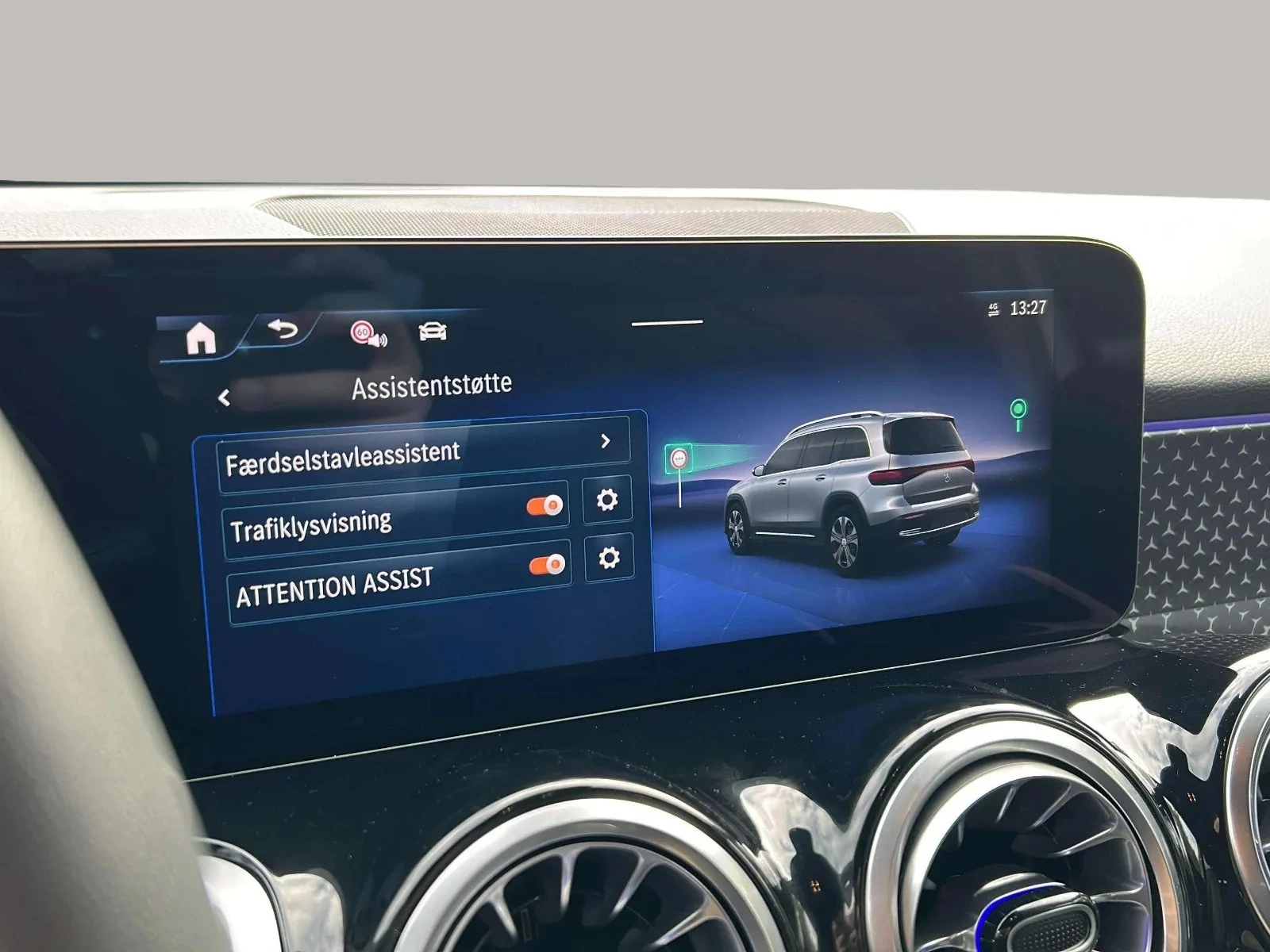 Mercedes-Benz-EQB-image-17