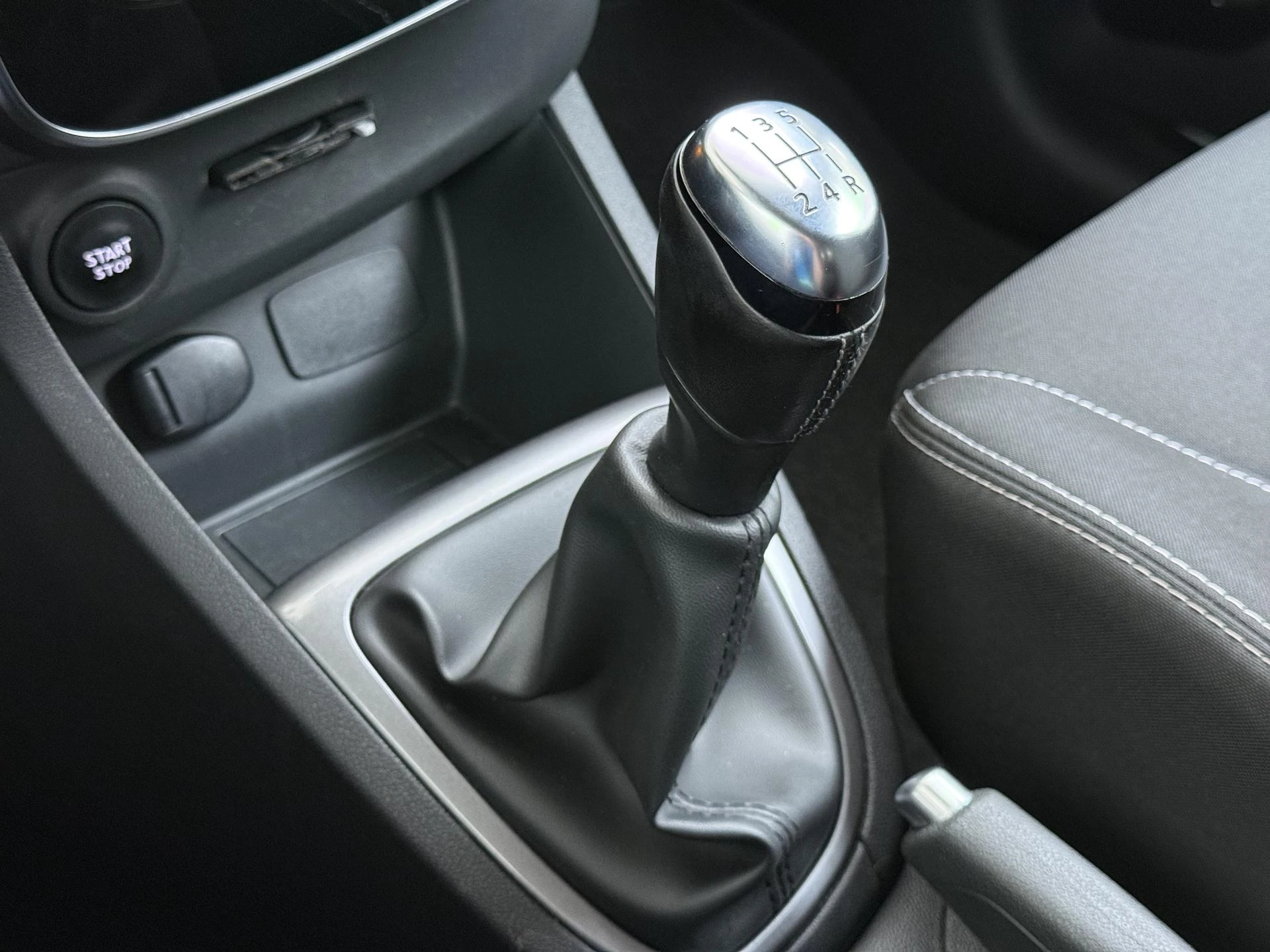 Renault-Clio-image-25