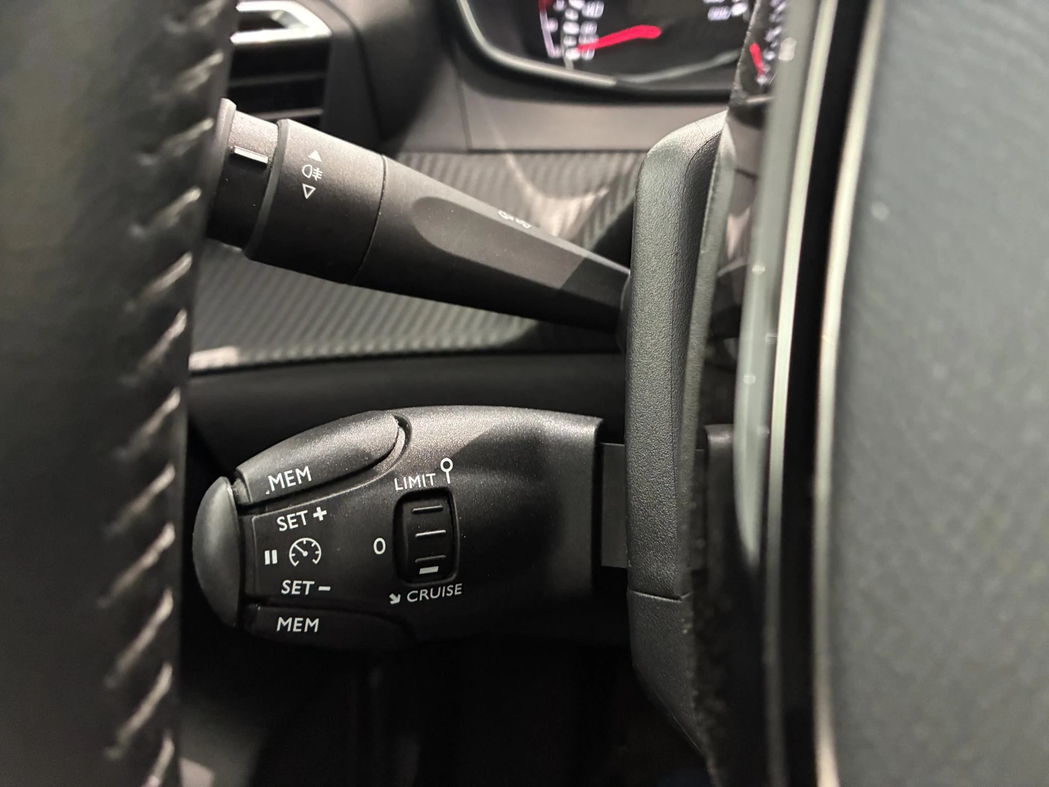 Peugeot-208-image-22