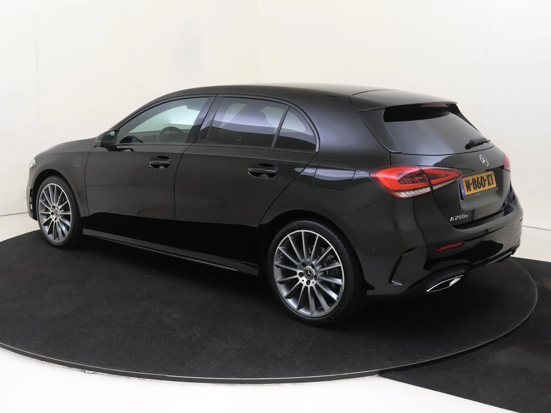 Mercedes-Benz-A-Klasse-image-4