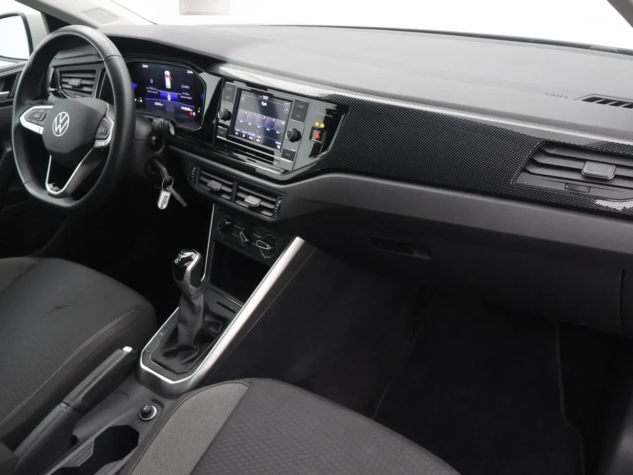 Volkswagen-Polo-image-25
