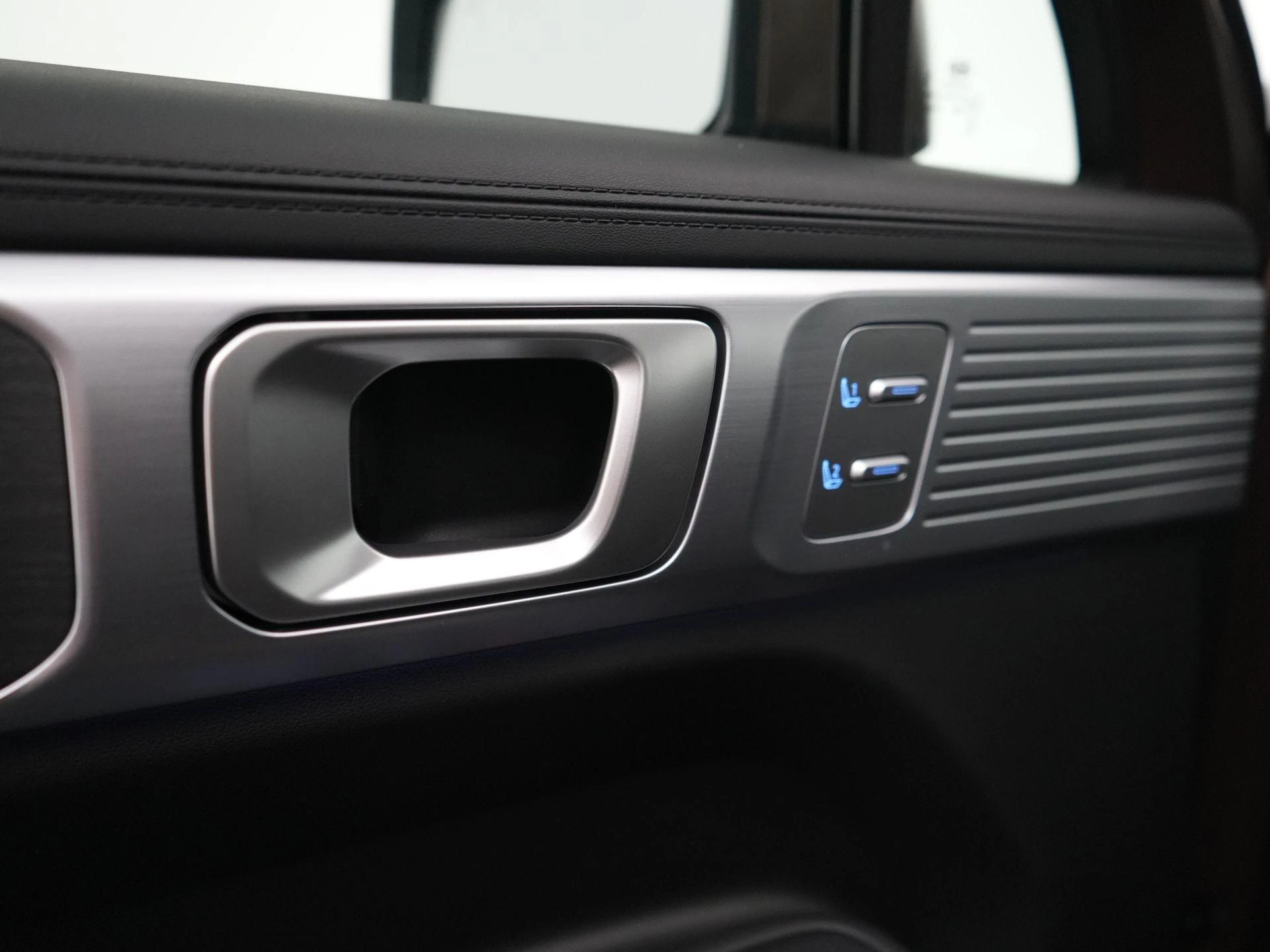 Hyundai-Santa Fe-image-34