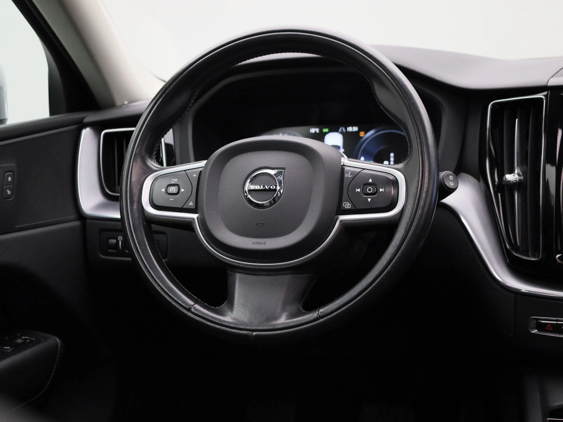 Volvo-XC60-image-9