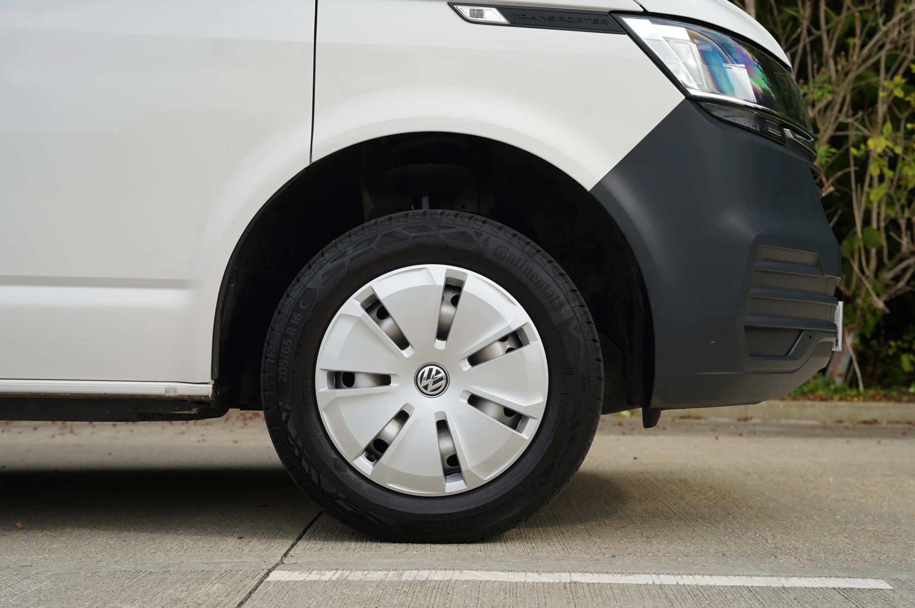 Volkswagen-Transporter-image-30