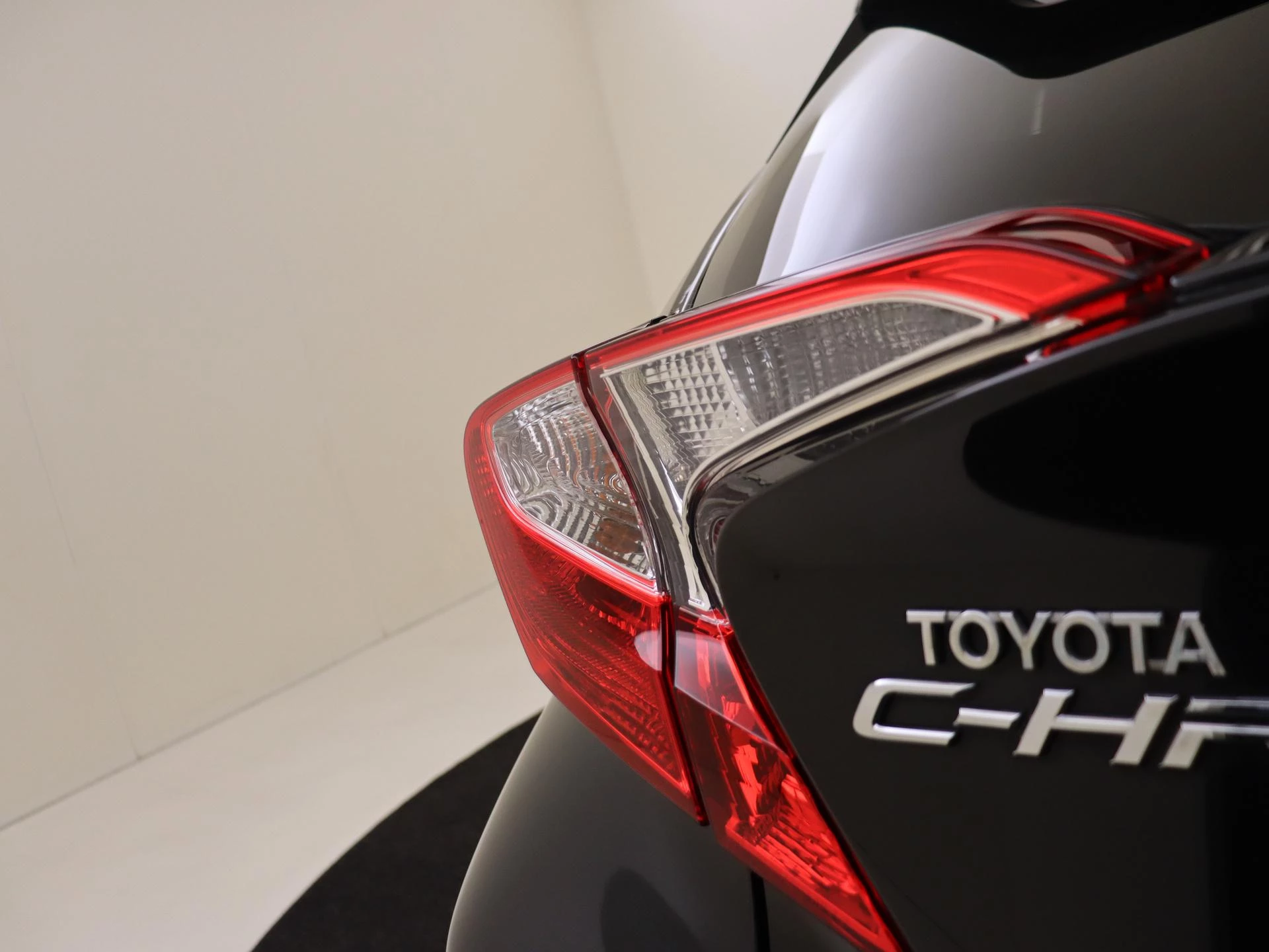 Toyota-C-HR-image-30