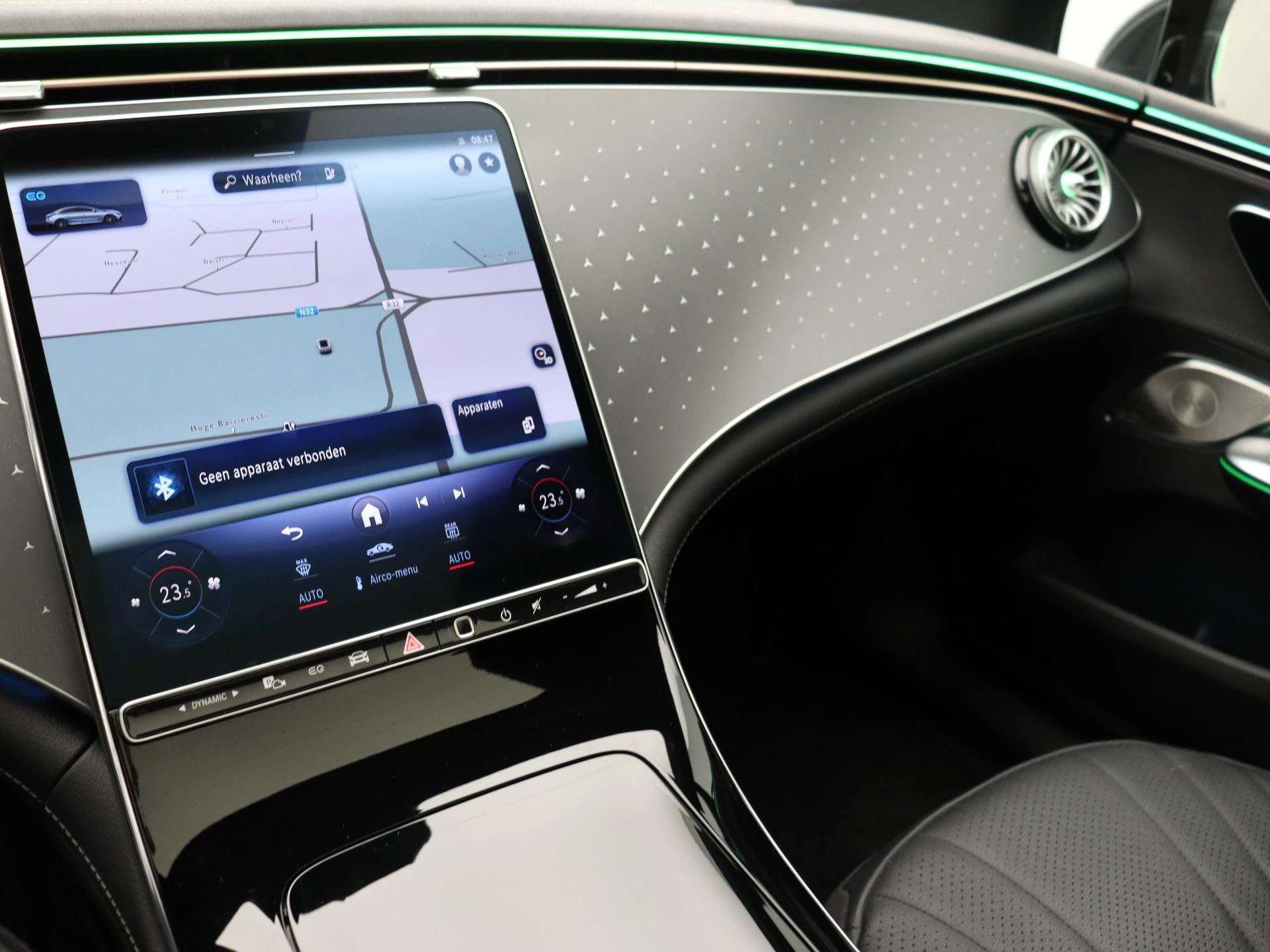 Mercedes-Benz-EQE-image-10