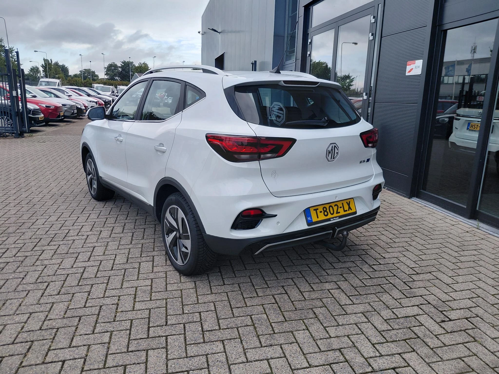 MG-ZS EV-image-3