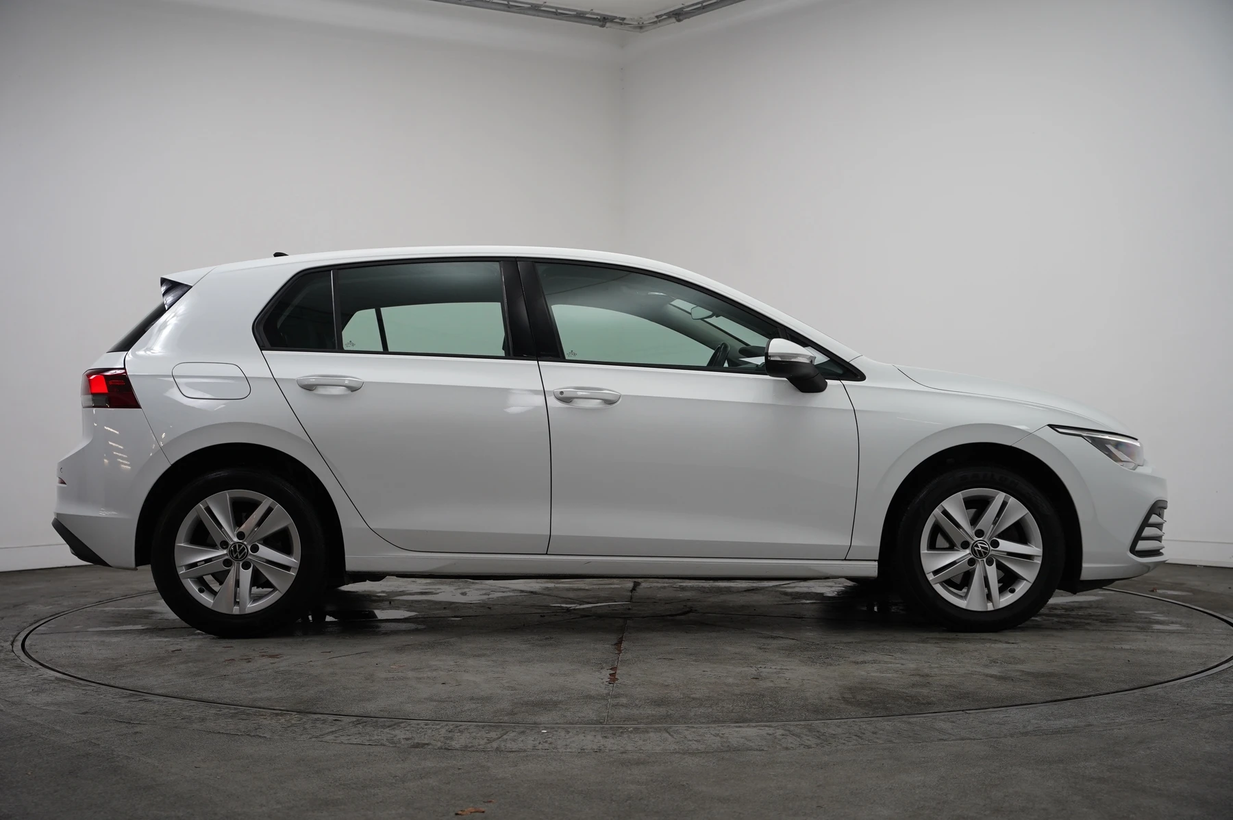 Volkswagen-Golf-image-3