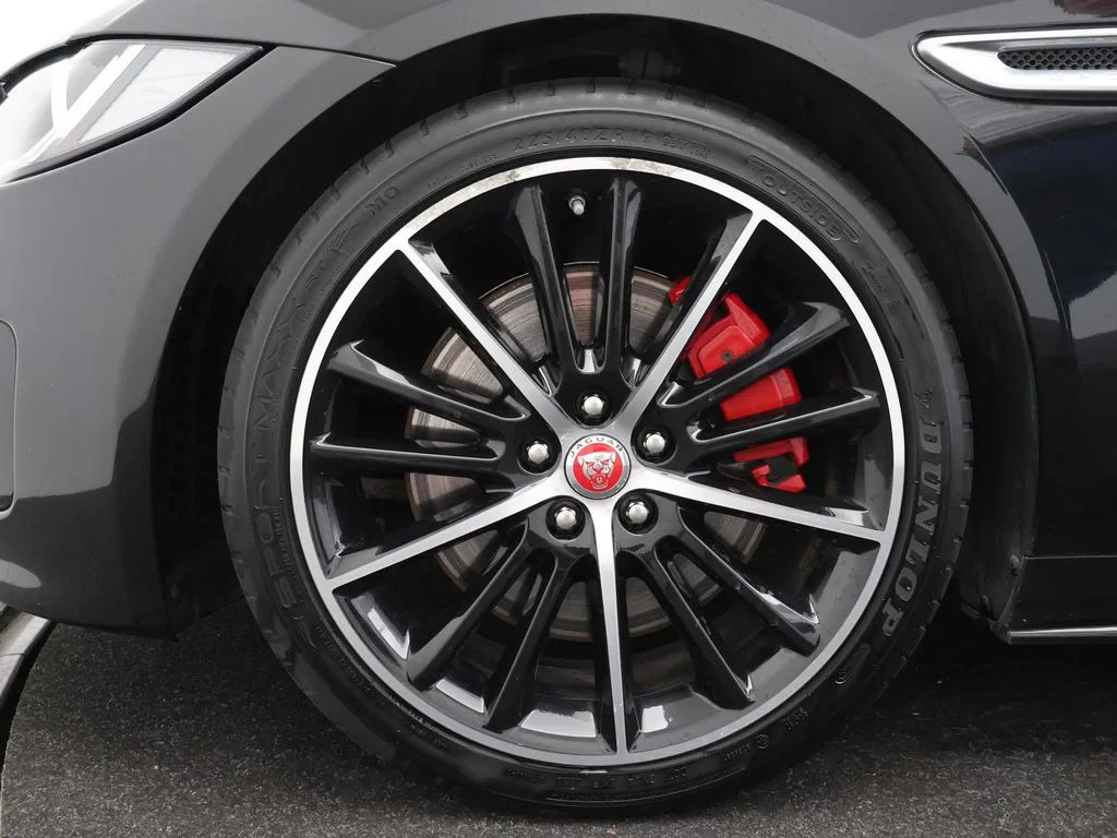 Jaguar-XE-image-23