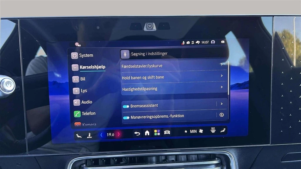 Mercedes-Benz-CLA-image-19
